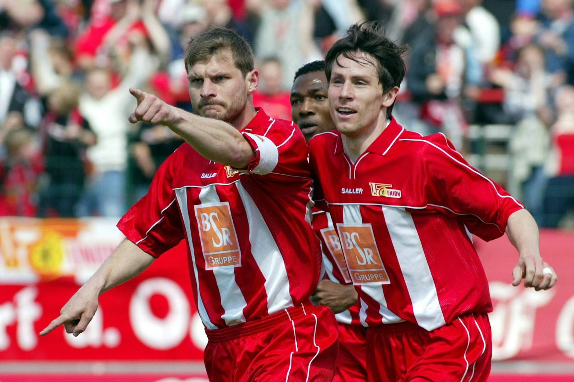 Steffen Baumgart (l.) steht trotz seines Legenden-Statuses als Ex-Stürmer und aktueller Cheftrainer des 1. FC Union nicht zur Wahl für die eiserne Top-Elf.
