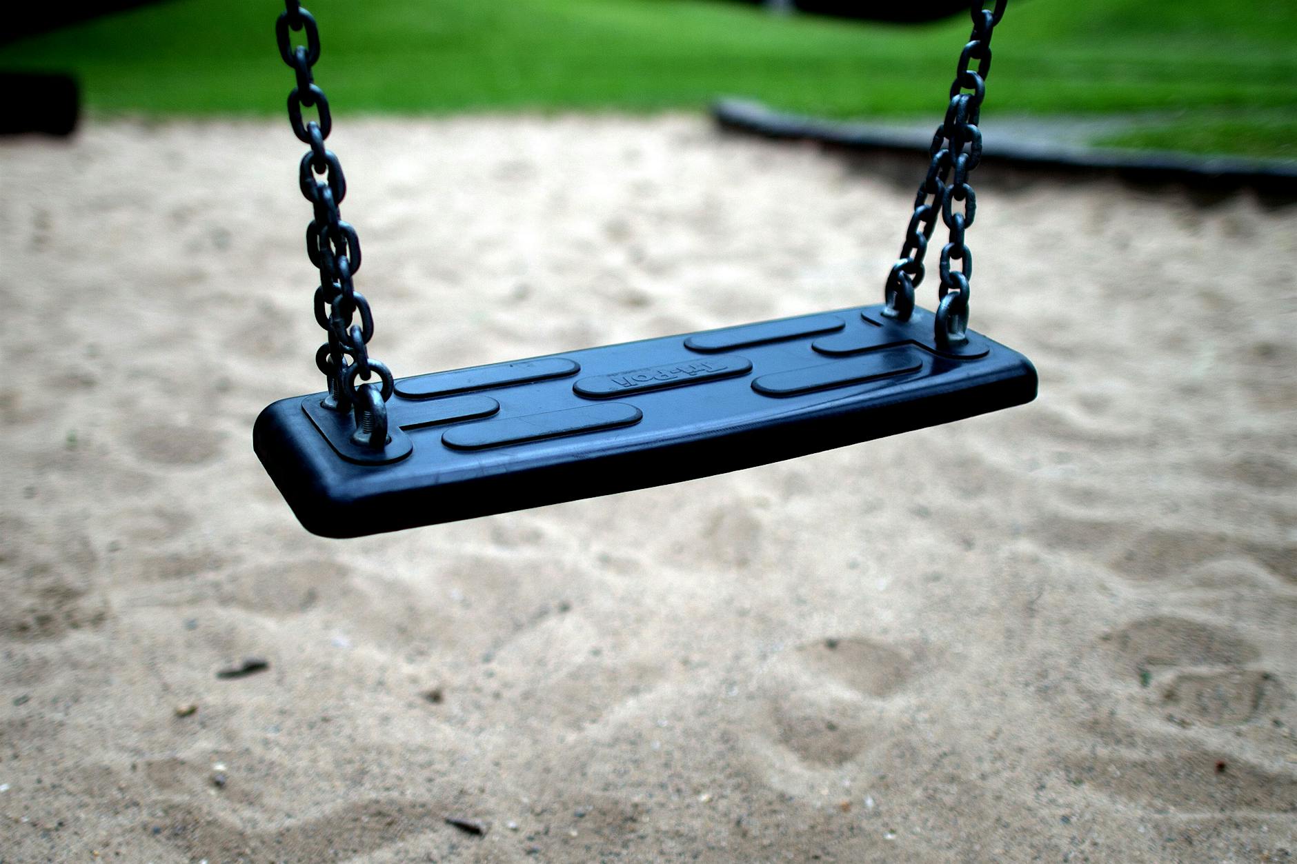 Kippen statt Kinder: Bezirk will Feiernde vom Spielplatz schmeißen