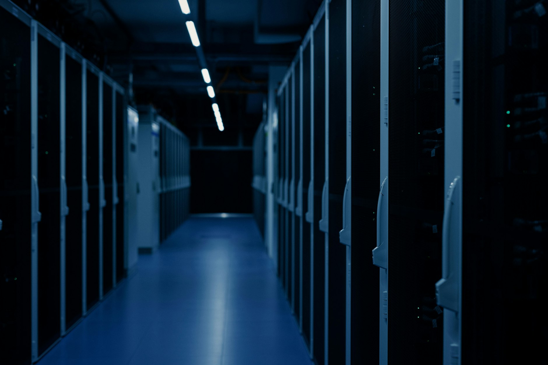 So soll es im Inneren des Rechenzentrums in Lübbenau aussehen. Überall Grafikchips, etwa so groß wie Pizzakartons.