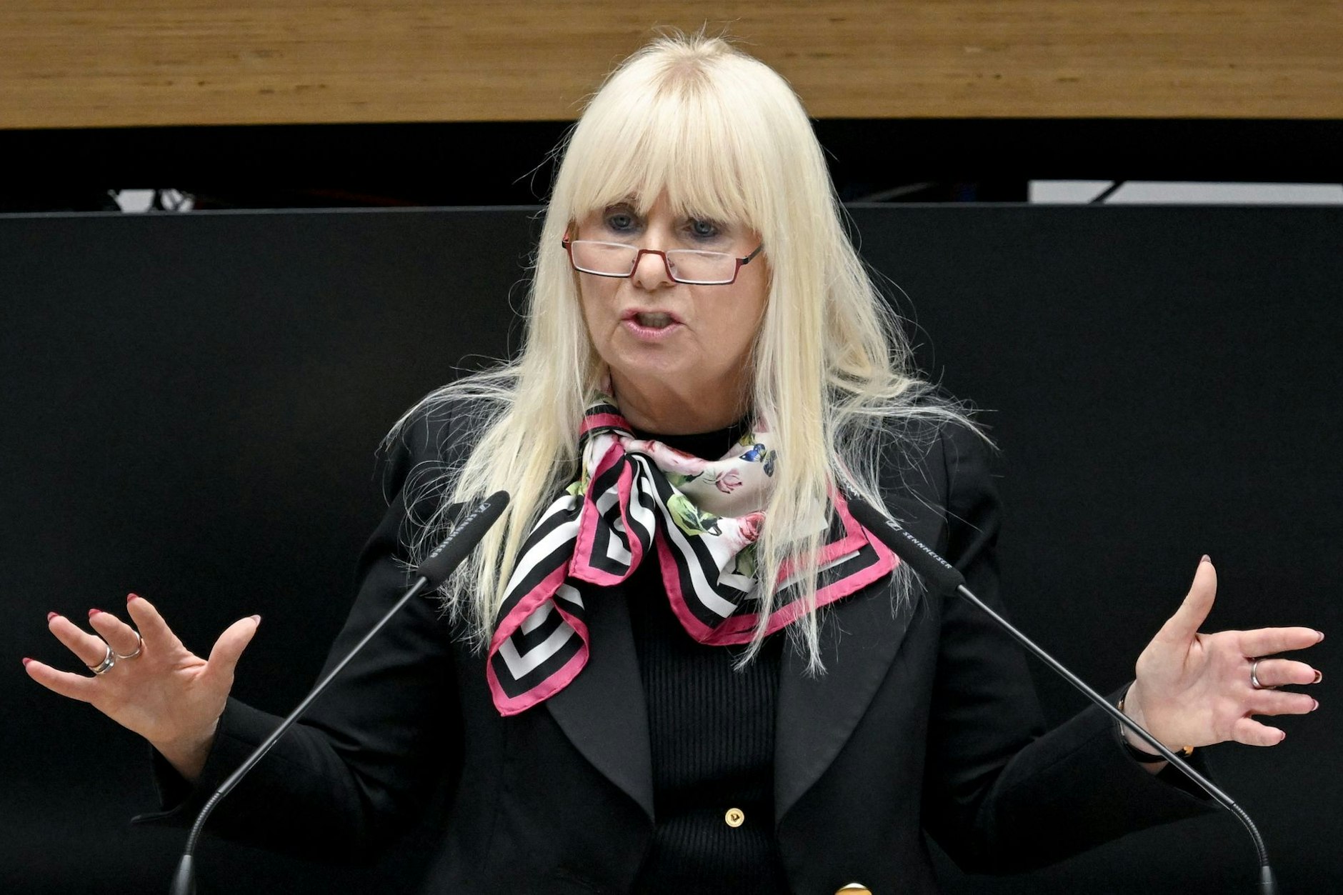 Iris Spranger über Handyüberwachung bei Straftätern mit Waffen: „Allein der Besitz einer illegalen scharfen Schusswaffe sagt wohl viel über den Träger und dessen Gewalt- bis hin zur Tötungsbereitschaft aus.“