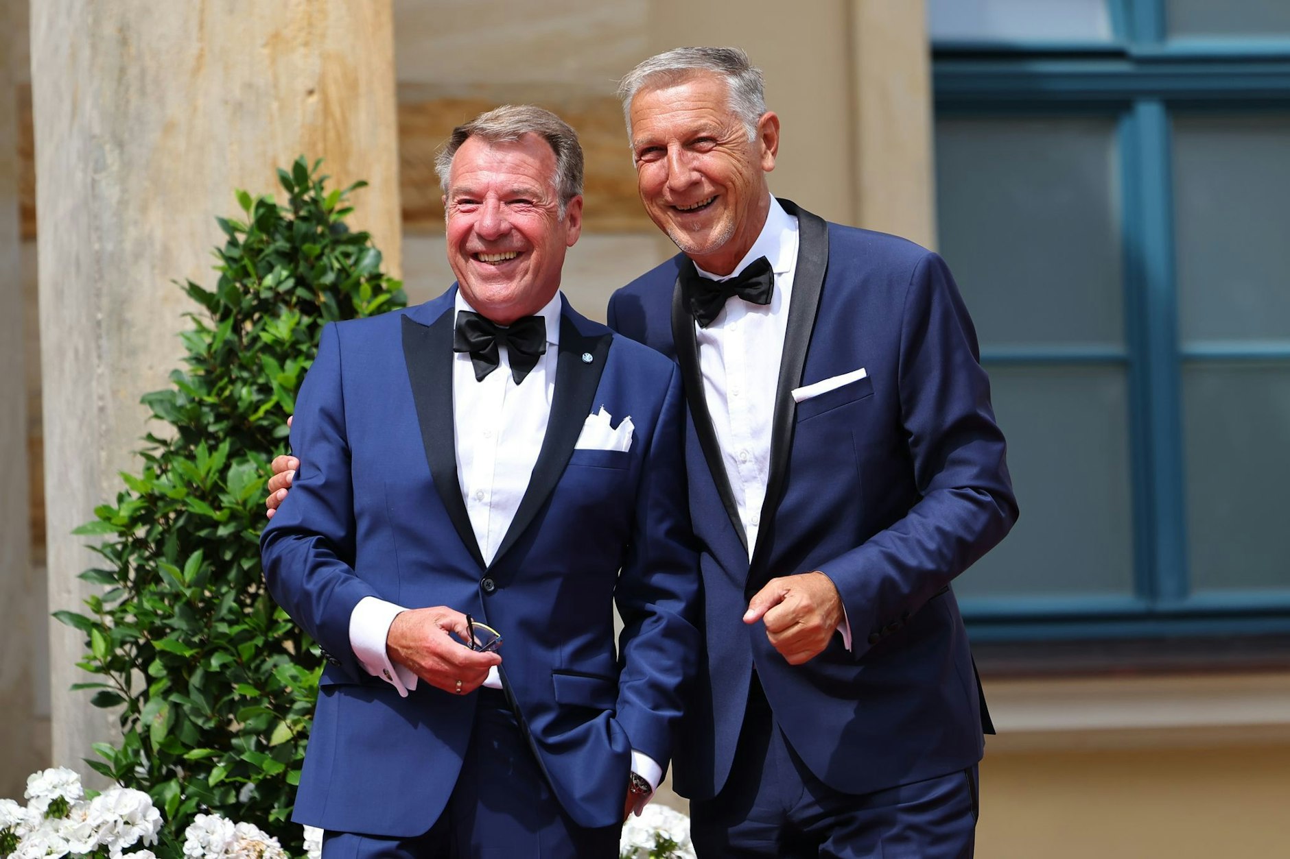 Patrick Lindner mit seinem Ehemann Peter Schäfer. Sie kannten die Kessler-Zwillinge, trafen Alice und Ellen Kessler zuletzt im Juni in München