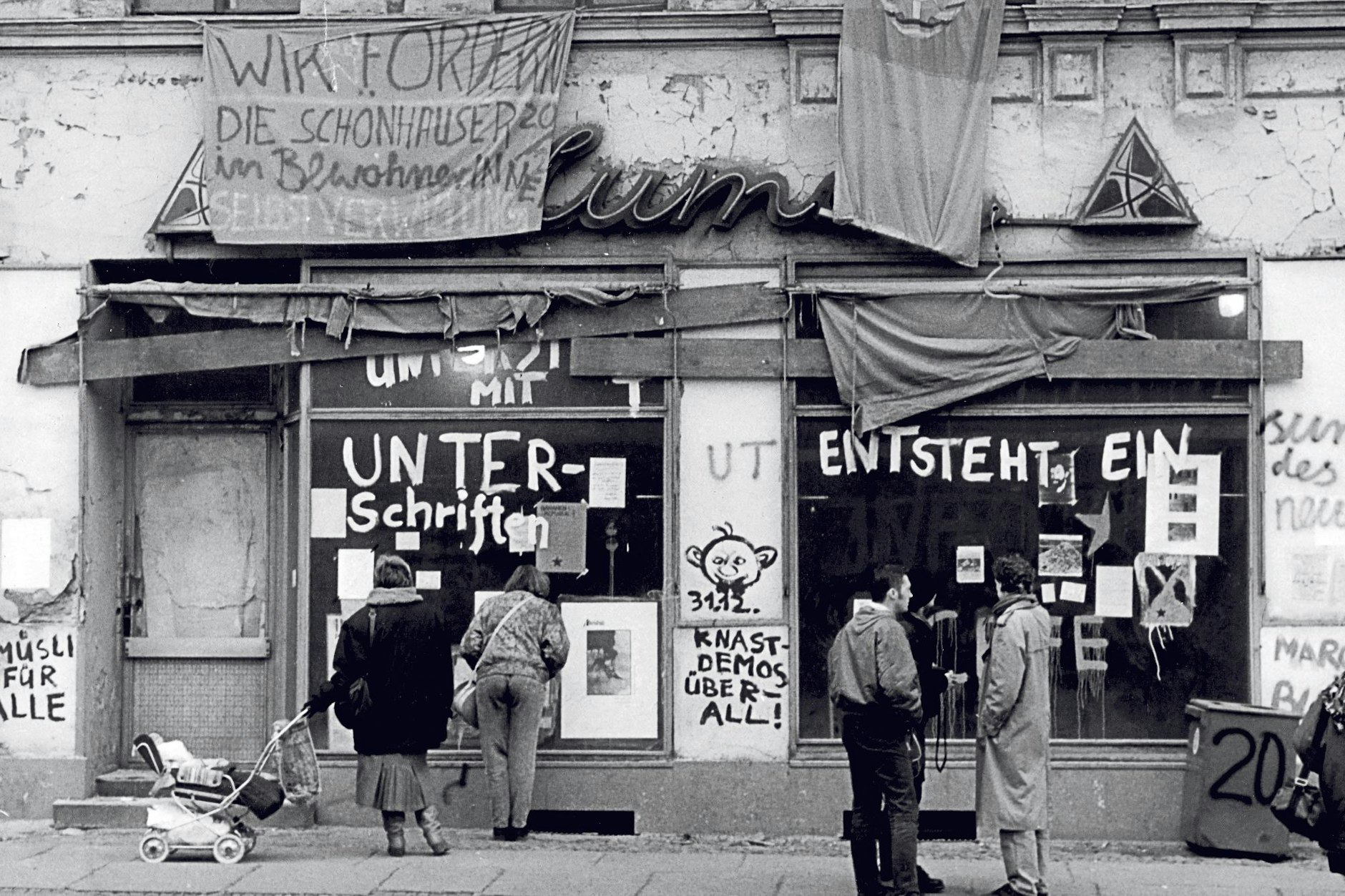 Besetztes Haus in der Schönhauser Allee 20 in Prenzlauer Berg im Herbst 1989