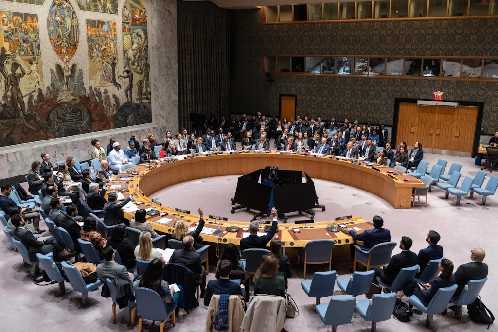 Iran verurteilt, USA und Israel unerwähnt: Was die neue UN‑Resolution wirklich bedeutet