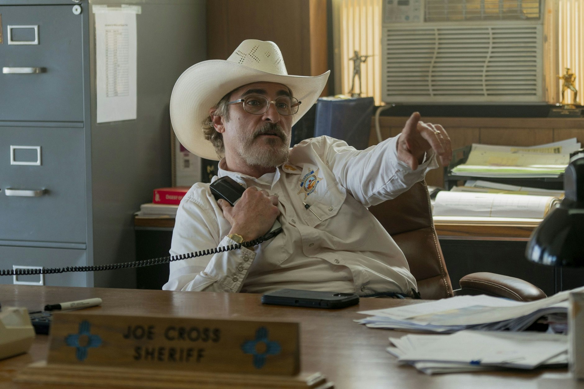 Der unvergleichliche Joaquin Phoenix als Sheriff Joe Cross