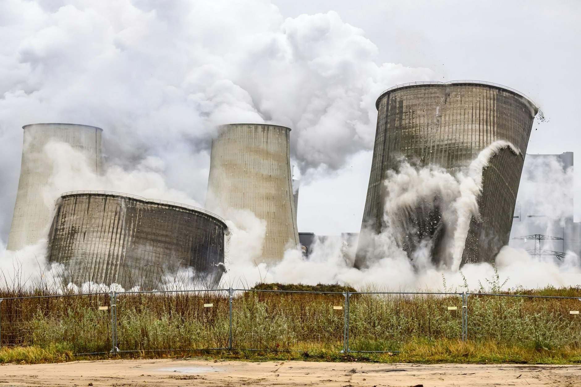 Die Kühltürme des seit 1996 stillgelegten Kraftwerks Boxberg II haben die Region jahrzehntelang optisch geprägt. Nun steht ein gigantischer Strukturwandel bevor.
