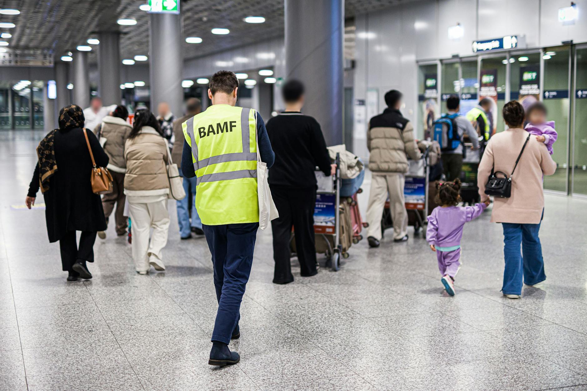 Das Bamf nimmt offenbar die Bearbeitung von Asylverfahren von Syrern wieder auf.
