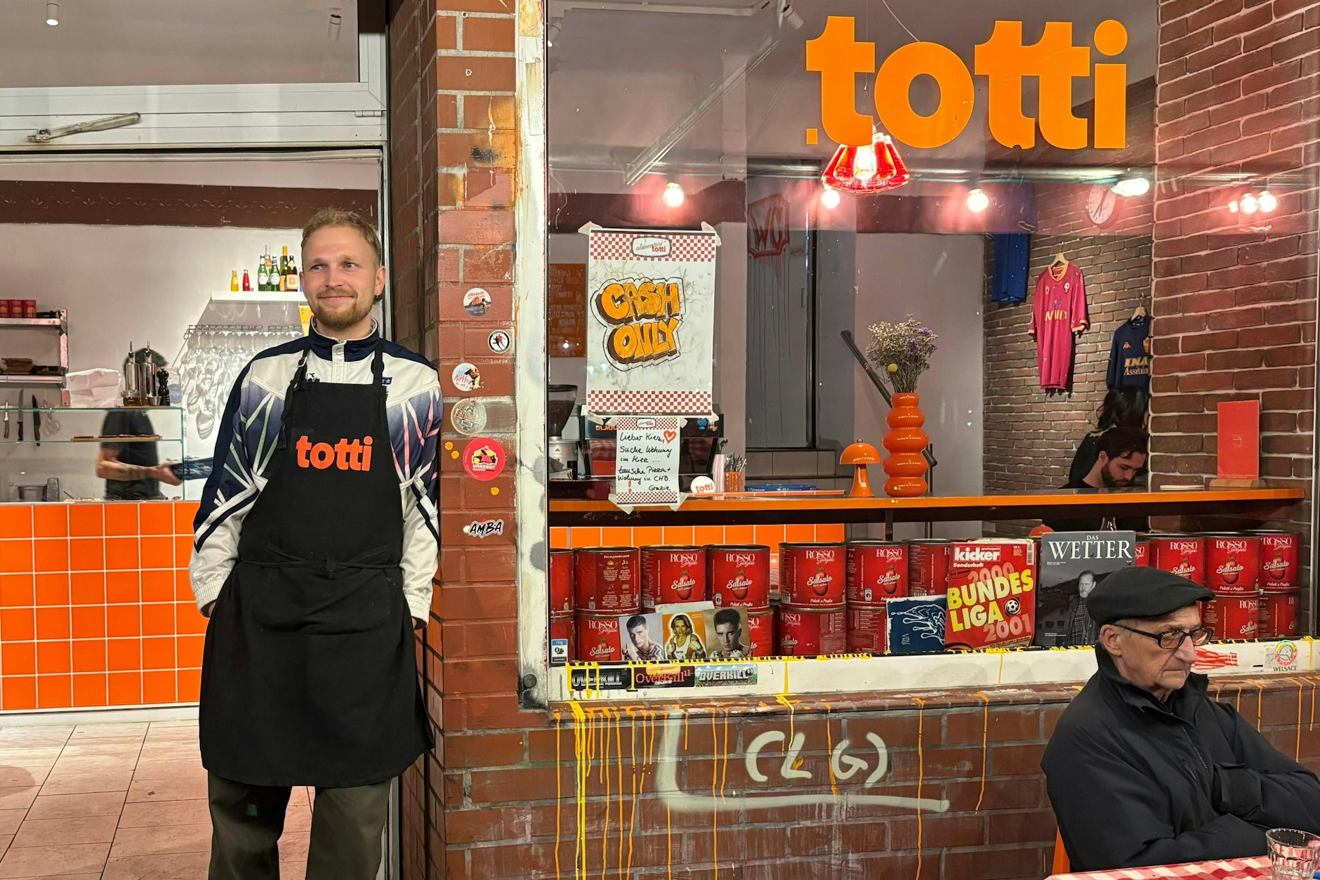 Pizza und Drinks für den Kiez: AS-Rom-Fan Valentin Gnauert betreibt das Totti.