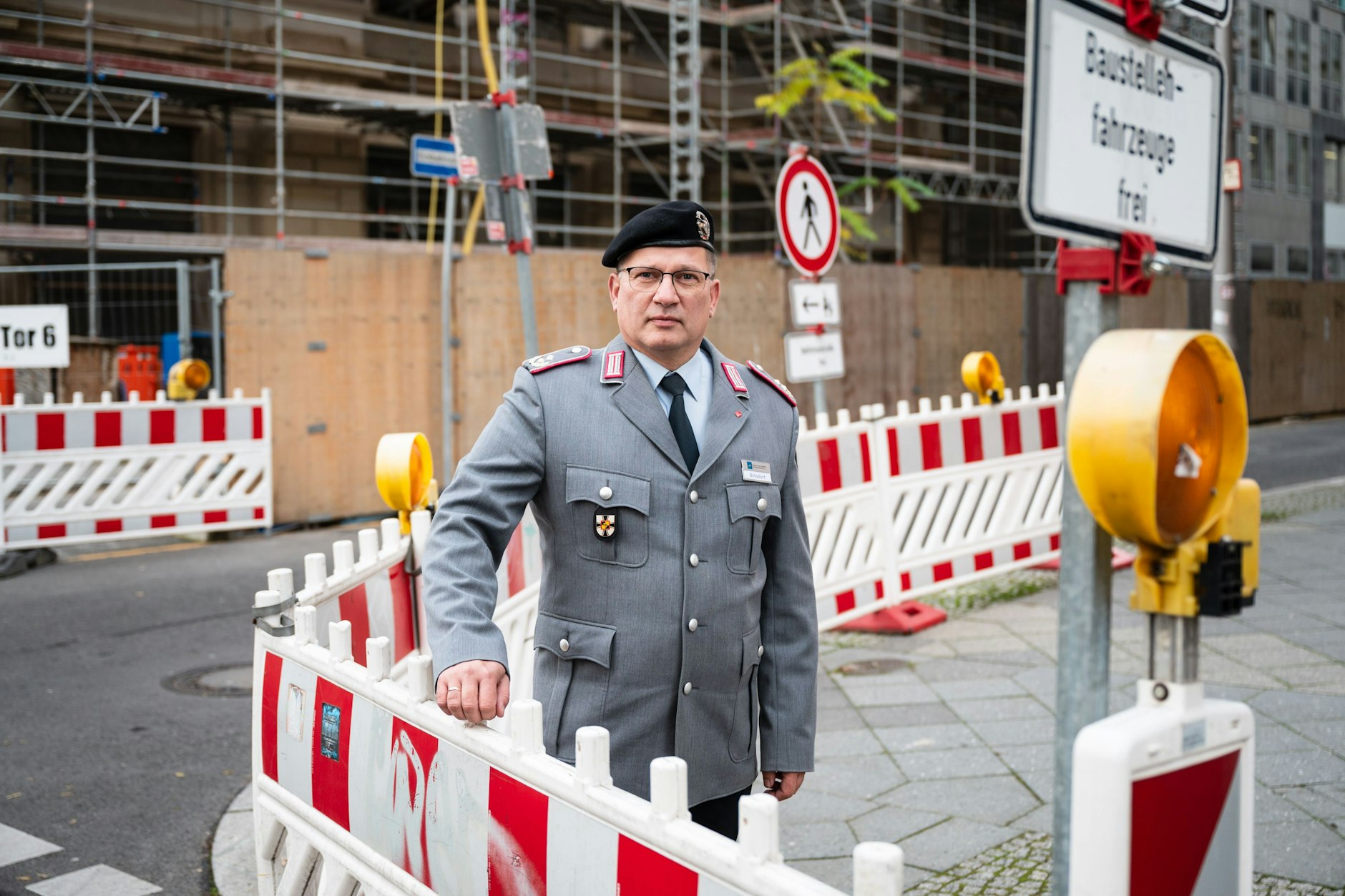 Tobias Brösdorf: „Wir vermitteln jungen Menschen gerade vor allem eines: Wenn du dich für dein Land engagierst, riskierst du Krieg. Das ist falsch.“