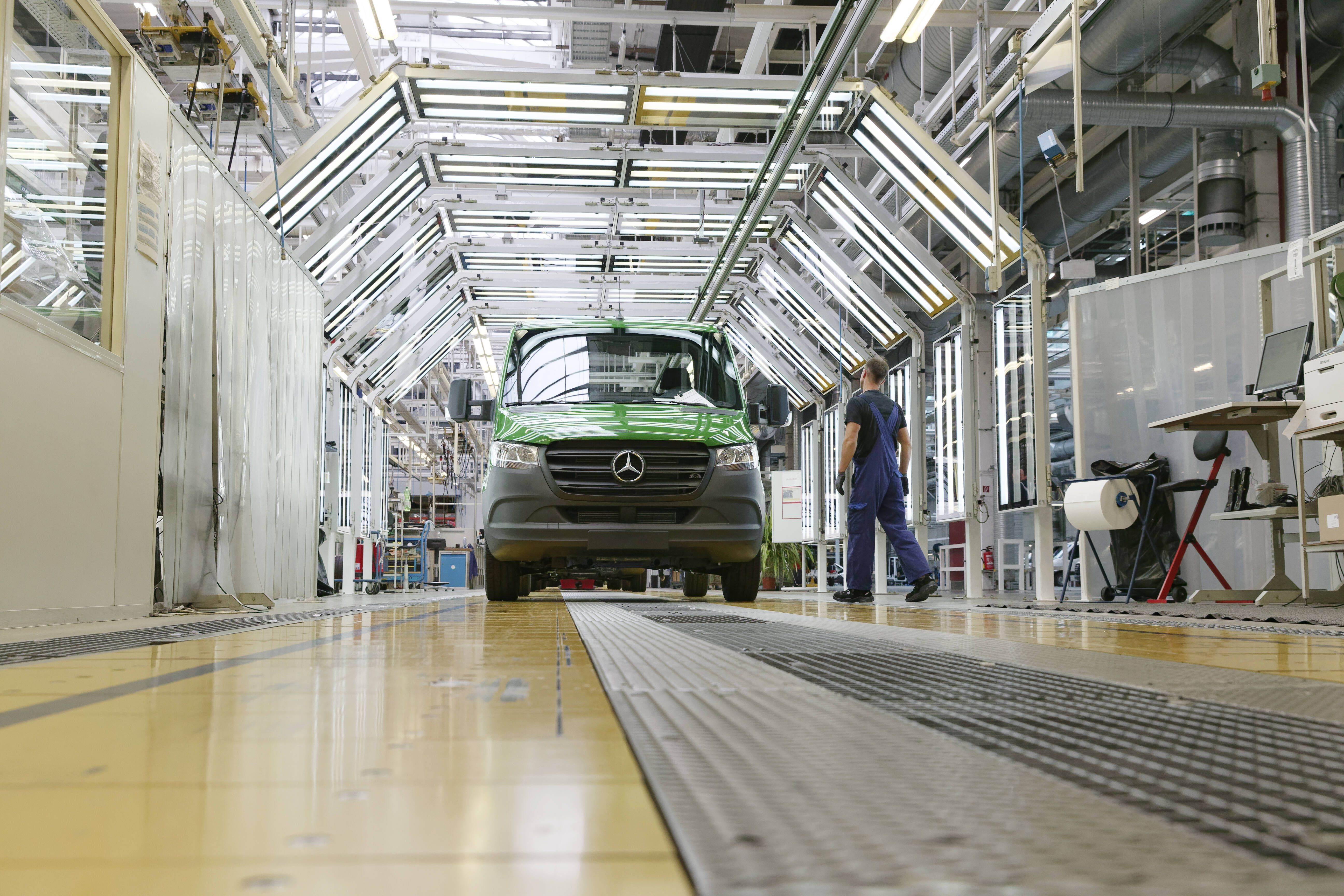 MAN, Mercedes und Bosch wandern ab: Deutschlands Überheblichkeit rächt sich jetzt