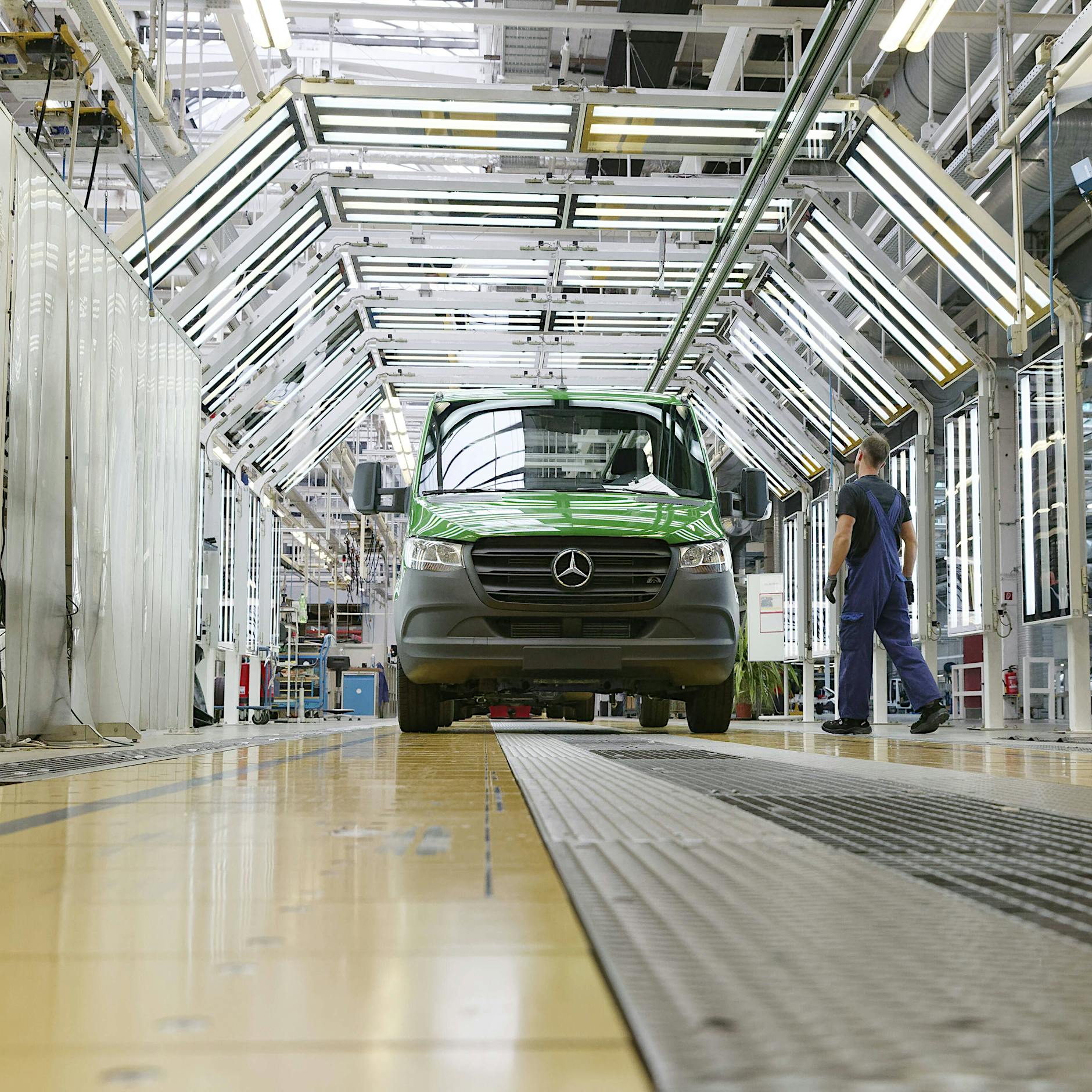 MAN, Mercedes, Bosch wandern ab: Jetzt rächt sich Deutschlands Überheblichkeit