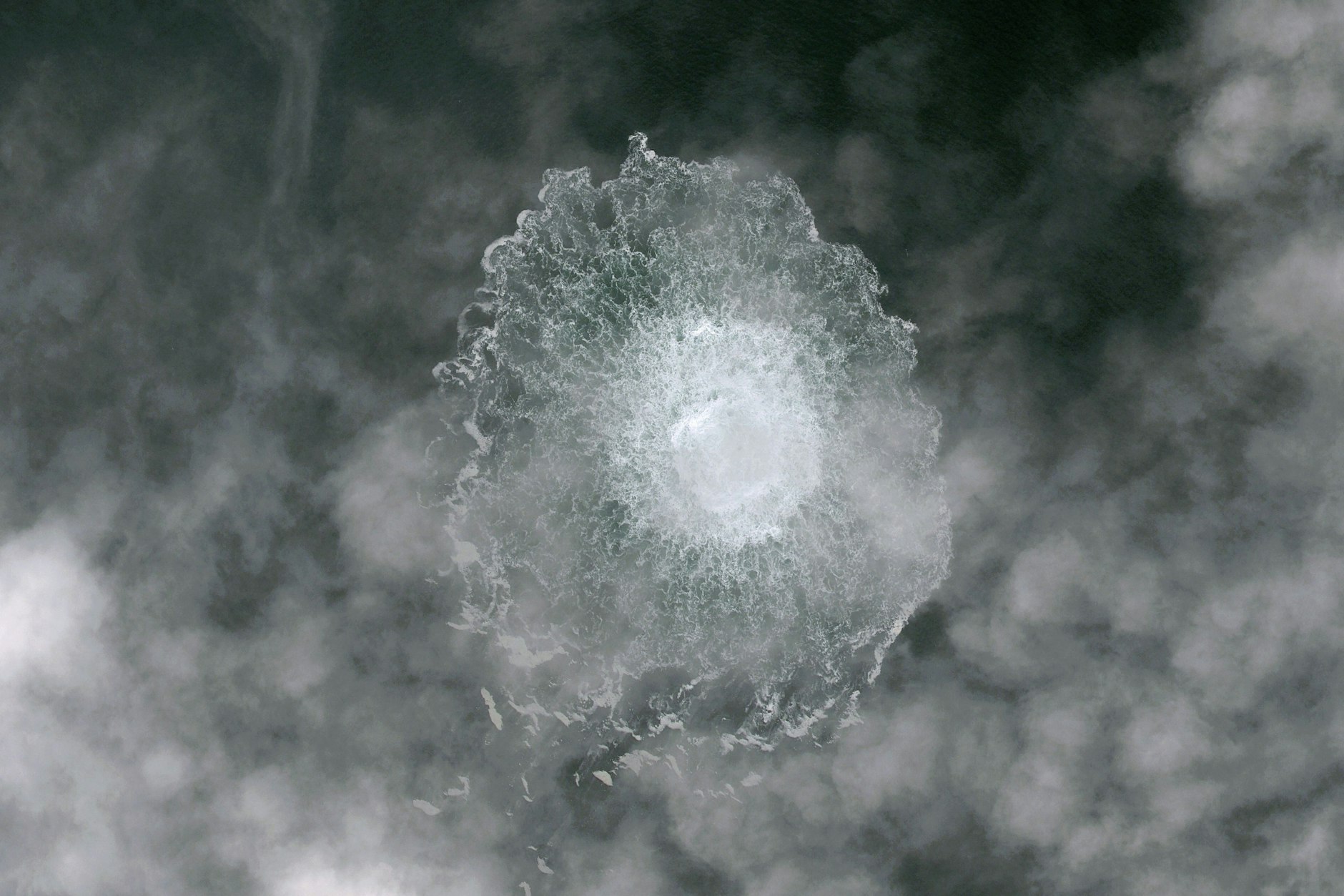 Gas entweicht aus einem Leck an der Nord-Stream-2-Pipeline im September 2022.