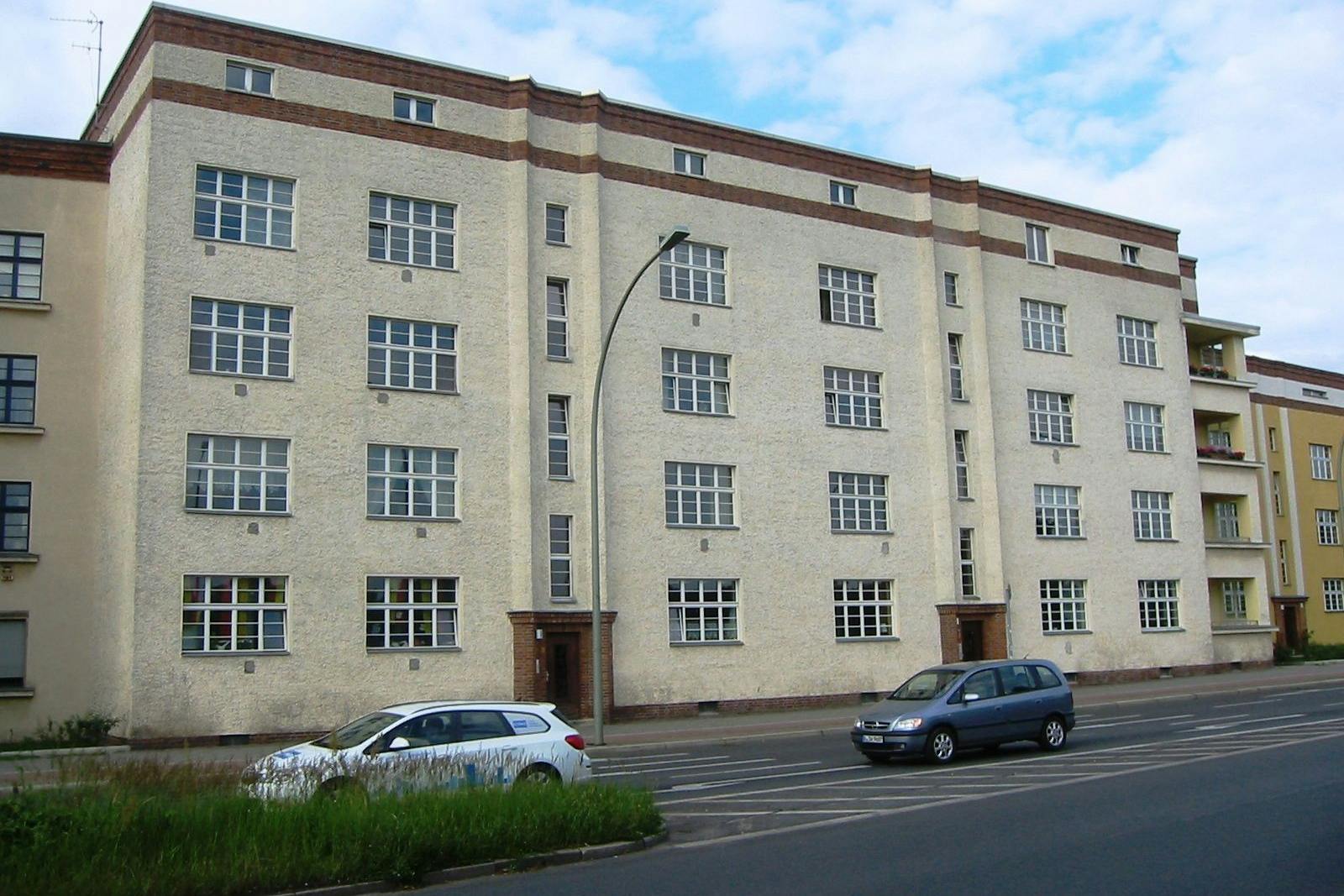 Die Südostallee Höhe Baumschulenweg. Hier kommt man aktuell nur schwer über die Straße.