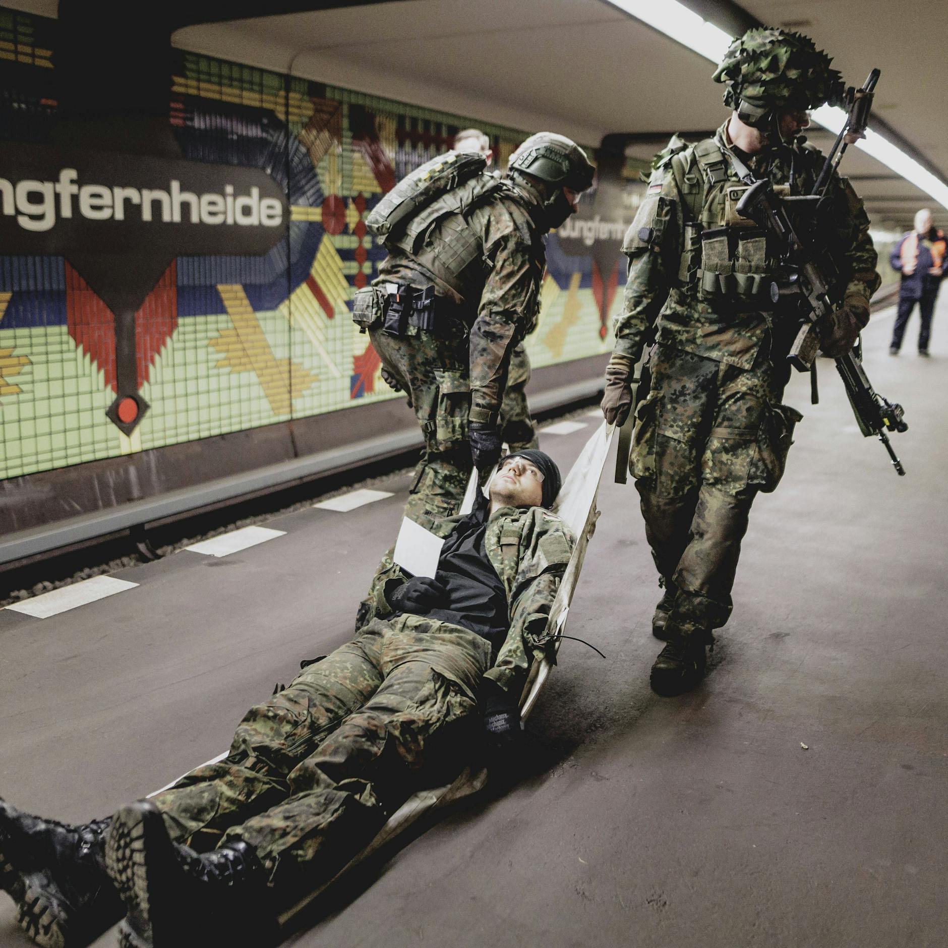 Image - Chaos und Schrecken: U-Bahn wird zum Übungsfeld für Soldaten!