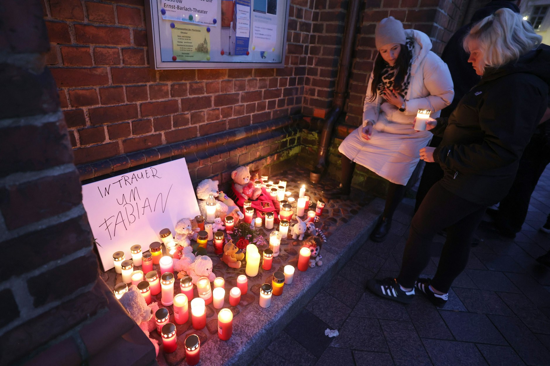 Die Trauer um Fabian ist riesig: Der Mord an dem kleinen Jungen erschüttert nicht nur die Stadt Güstrow, sondern ganz Deutschland.