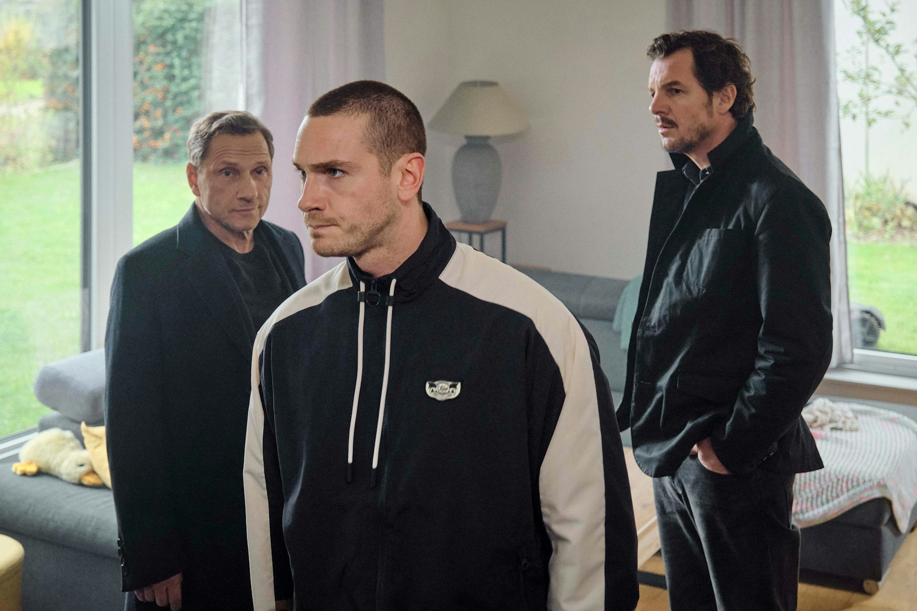 Niclas Slowinski (Louis Nitsche) verschweigt ihnen etwas, davon sind Thorsten Lannert (Richy Müller) und Sebastian Bootz (Felix Klare) überzeugt.