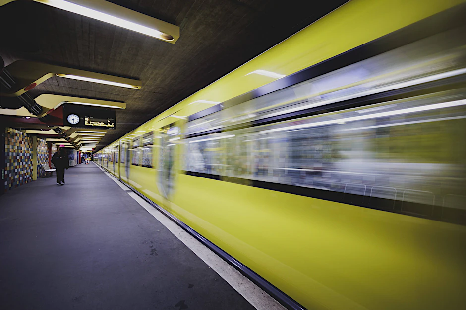 Gefangen in der stockdunklen Berliner U-Bahn: Als Menschen mir plötzlich hektisch zuwinkten
