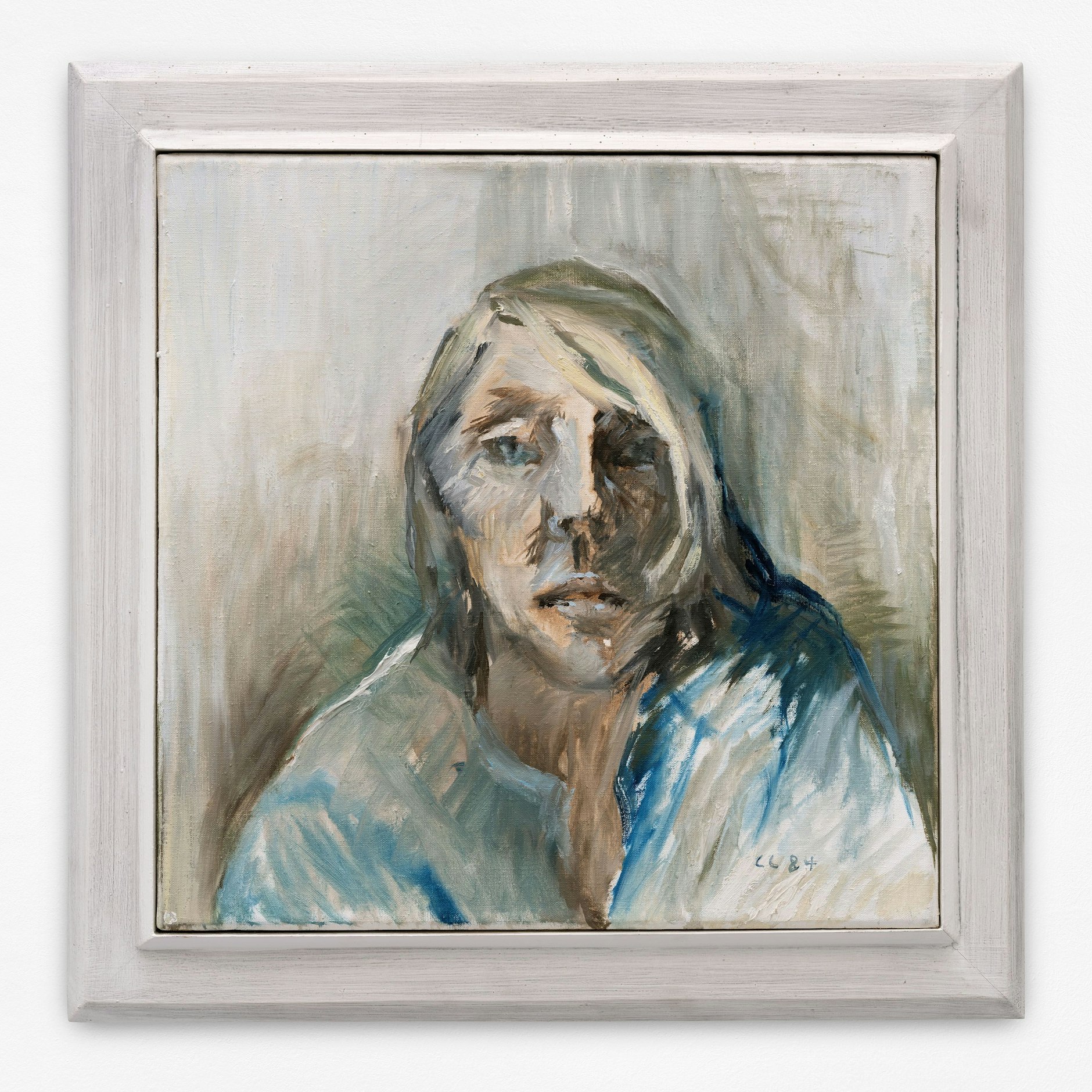 Unterm Dach des Museums-Saales zwischen ihren beiden „Bildhauer“-Männern: ein „Selbstporträt“ Christa Cremers (vormals Grzimek, 1921-2010), die Mutter der Bildhauerin Sabina Grzimek und des Keramikers und&nbsp; Hof-Besitzers Tomas Grzimek