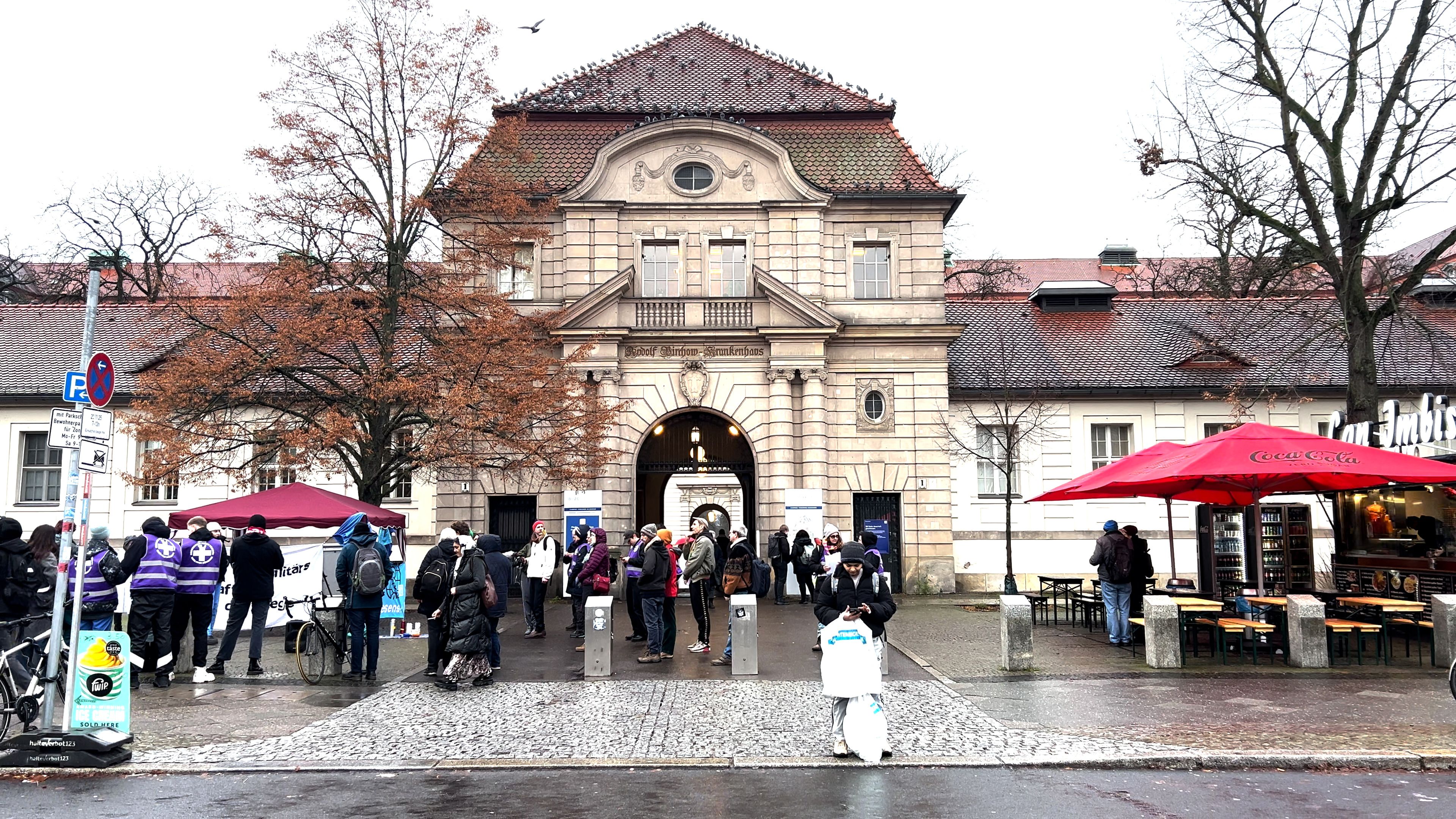 Image - Ärzte demonstrieren vor der Charité: „Prävention von Kriegen ist die beste Medizin“