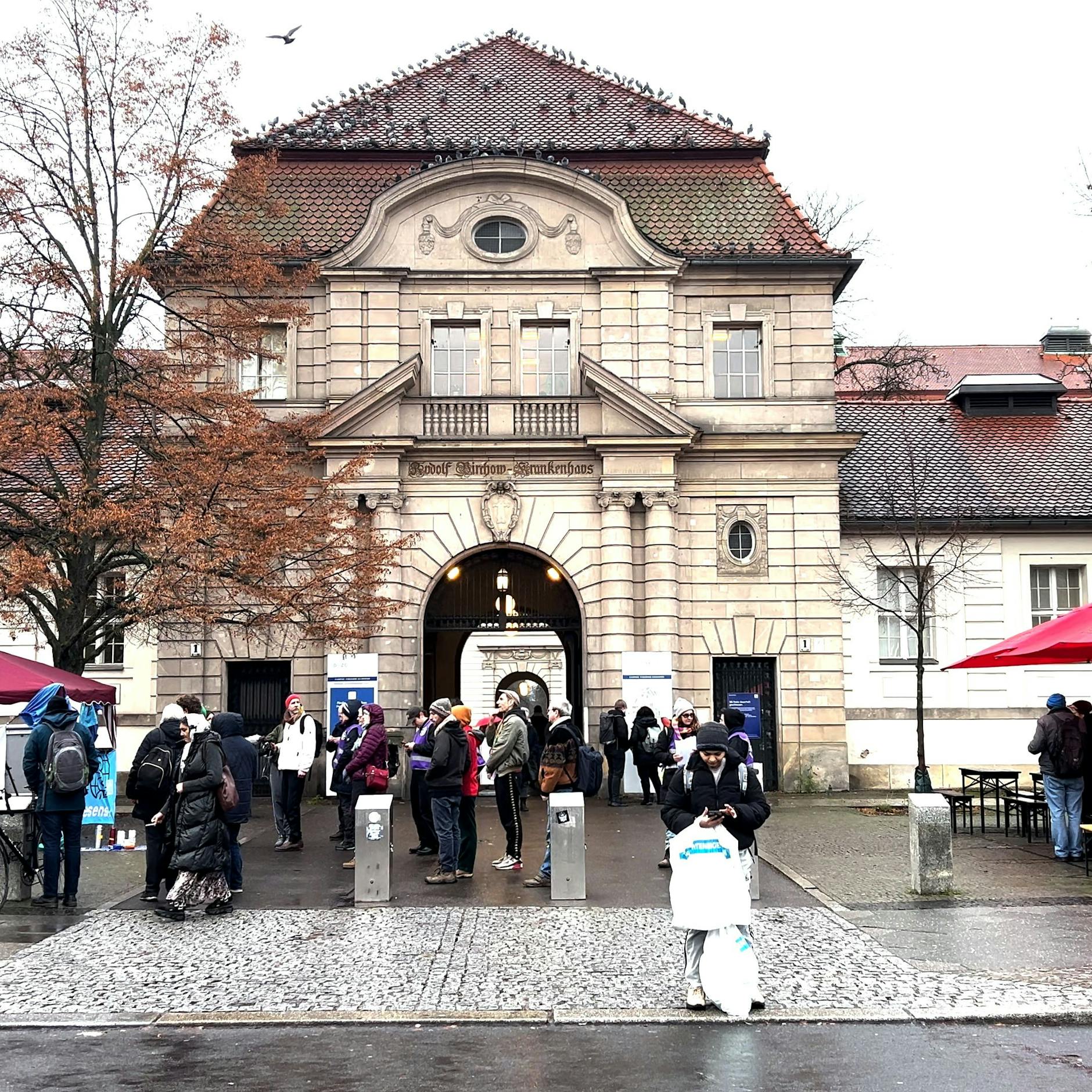 Image - Ärzte demonstrieren vor der Charité: „Prävention von Kriegen ist die beste Medizin“