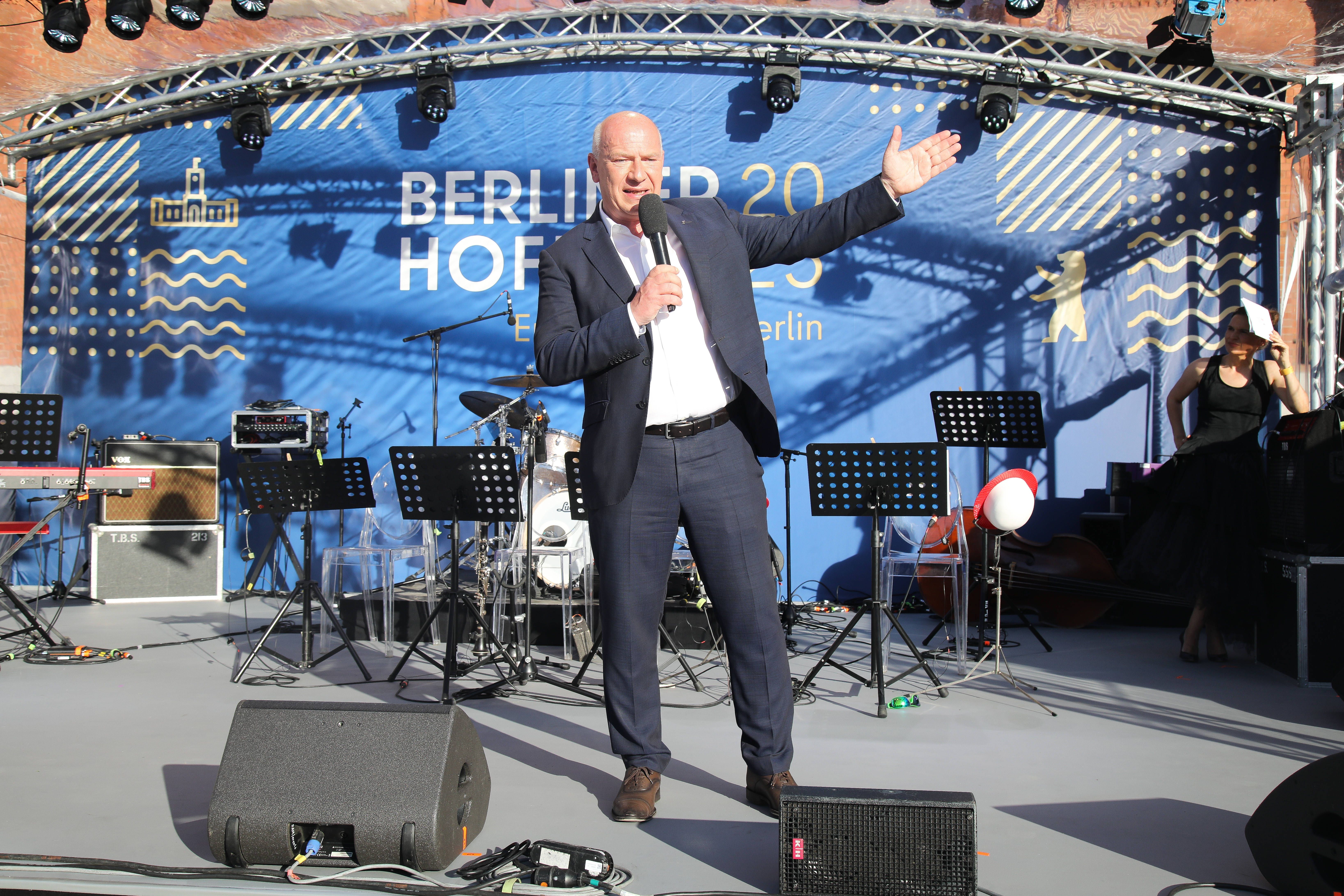 Bürgermeister Wegner will Dorf-Lambada am Brandenburger Tor