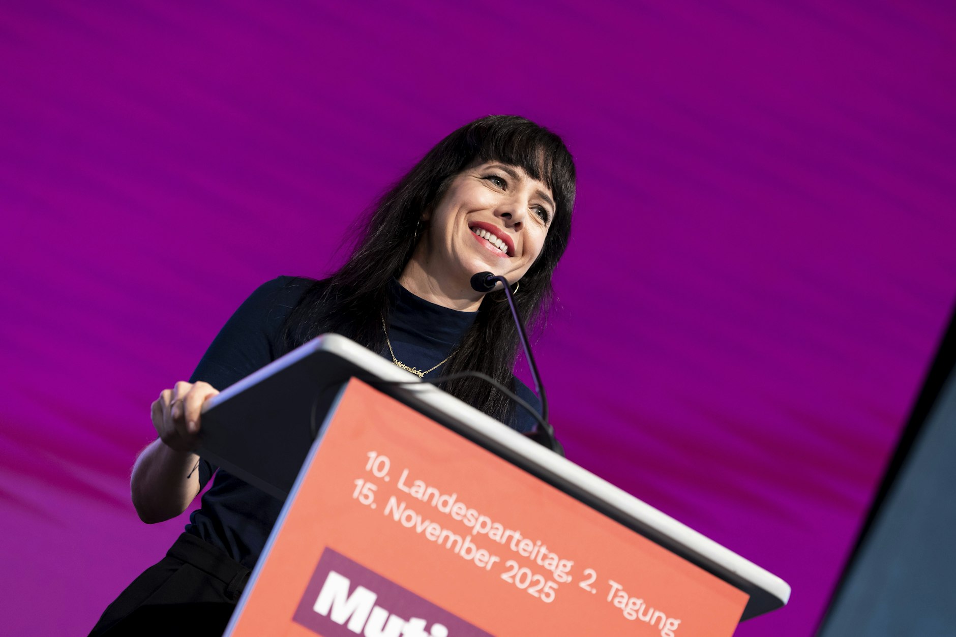 Elif Eralp, Spitzenkandidaten der Linke, will Berlins nächste Regierende Bürgermeisterin werden. Der CDU-Mann hat sie schon als Hauptgegnerin identifiziert.