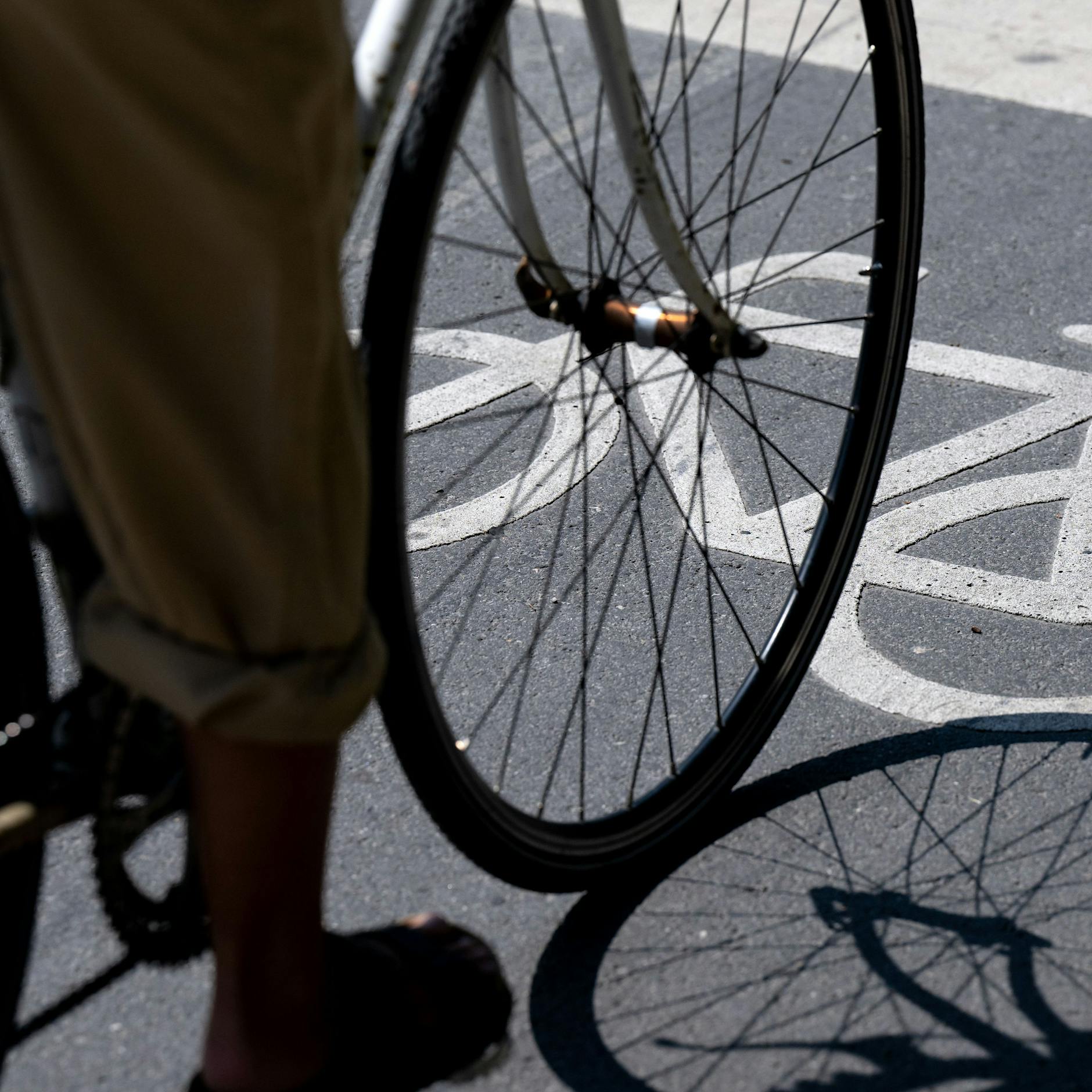 Skoda-Fahrer (85) verletzt Radler (92) lebensgefährlich