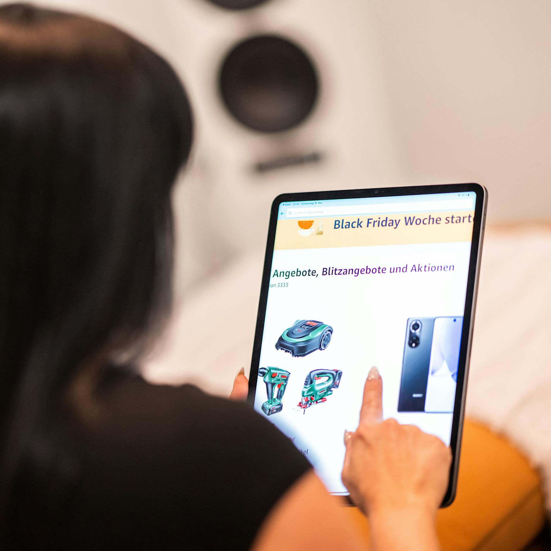 Black Friday: Verbraucher zwischen Kaufrausch und Kostenfalle!