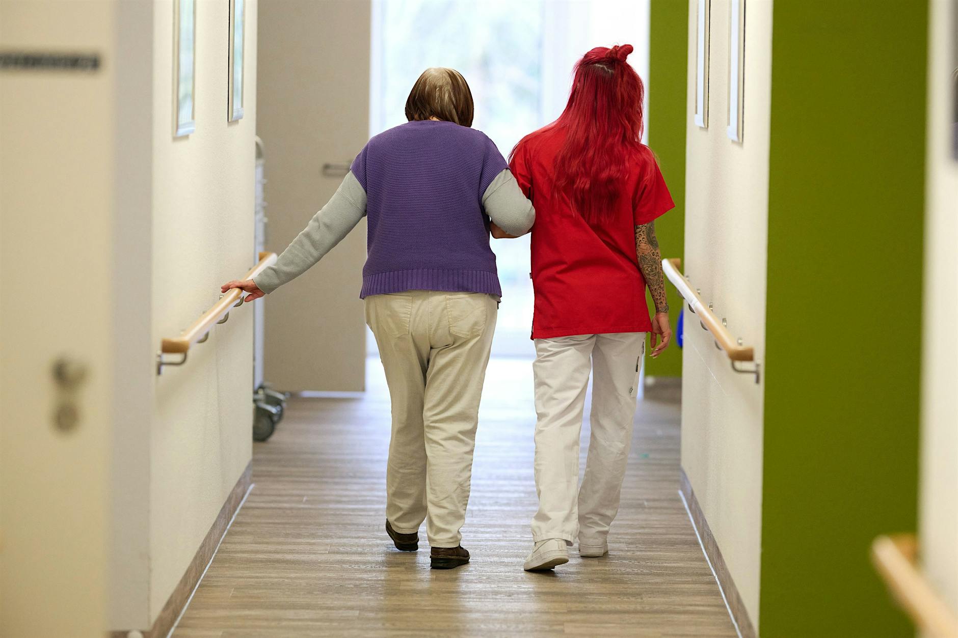 Barmer-Report schlägt Alarm: Zahl der Pflegebedürftigen explodiert!