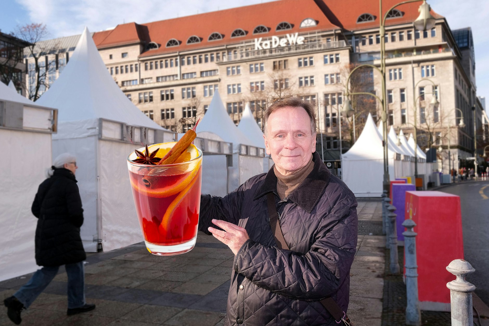 Axel Kaiser (70) ist der Mann, der vorm KaDeWe Berlins neusten und feinsten Weihnachtsmarkt aufbaut. Er verät uns, was dort der Glühwein kosten wird.