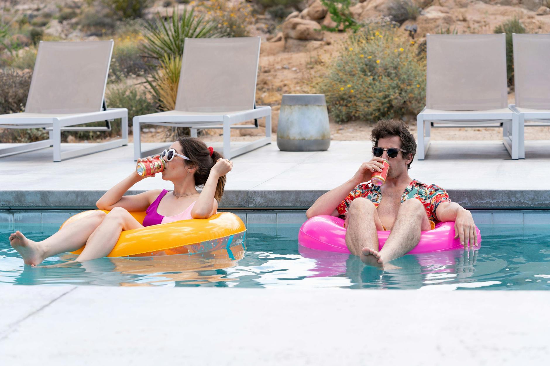 Christin Milioti und Andy Samberg tiefenentspannt in „Palm Springs“