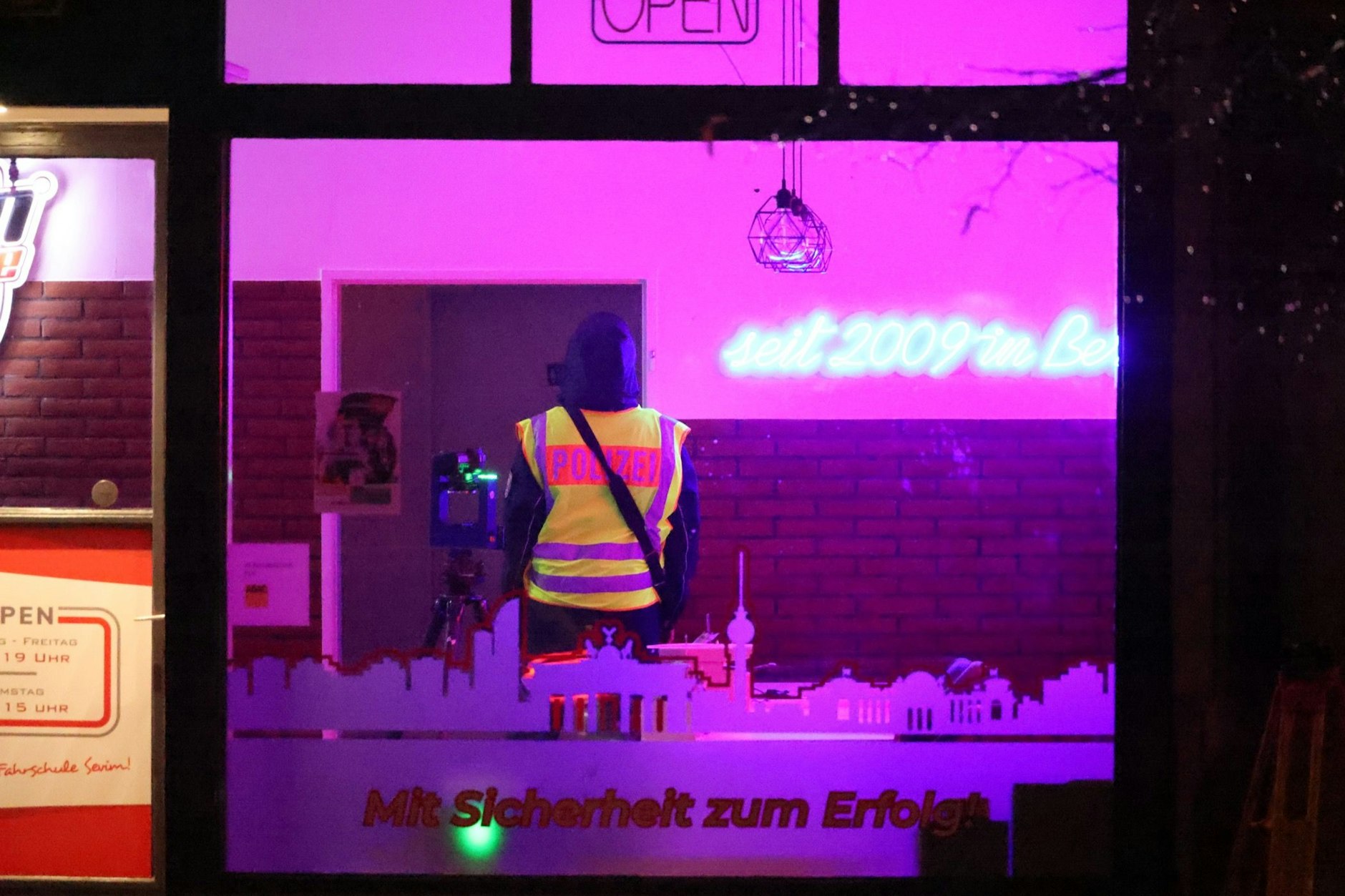 Wer steckt hinter den wiederholten Angriffen? Berlin scheint vor einem Rätsel zu stehen.