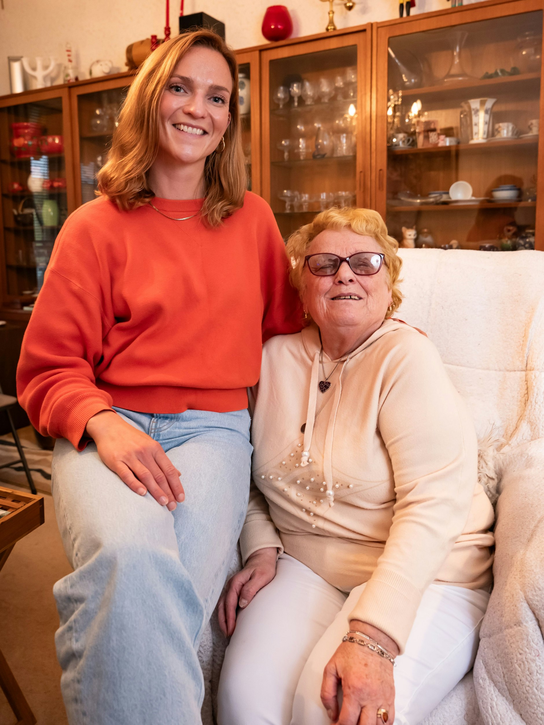 Marianne (re.) ist als junge Frau erblindet. Ihr Mann starb vor drei Jahren. Der Kontakt zu Anne ist ihr wichtig.