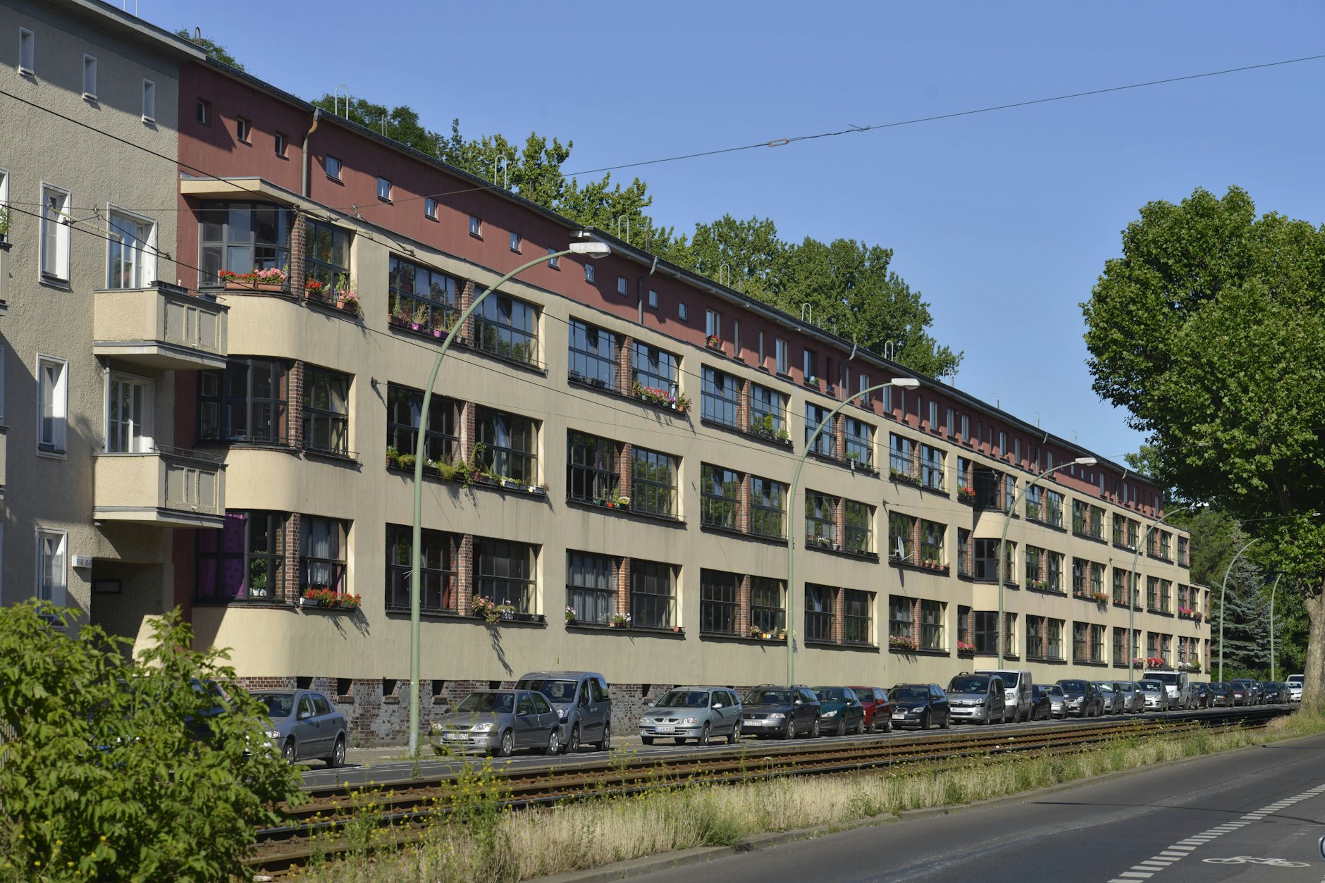 Die Taut-Siedlung in der Buschallee in Weißensee – ganz in der Nähe ist die Seniorin von dem Lkw überfahren worden.