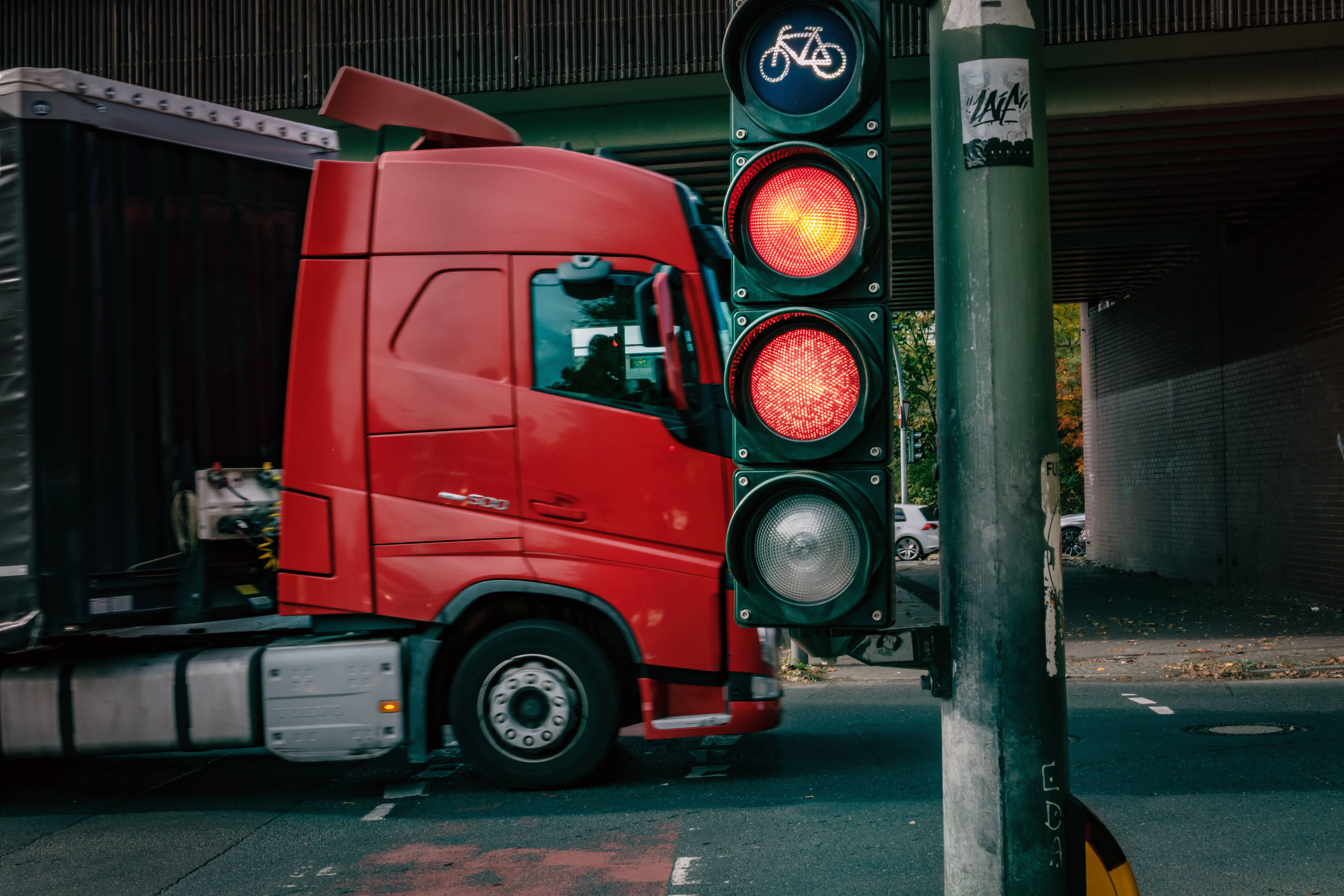 Image - Unfall in Weißensee: LKW fährt Seniorin tot – und begeht Fahrerflucht!