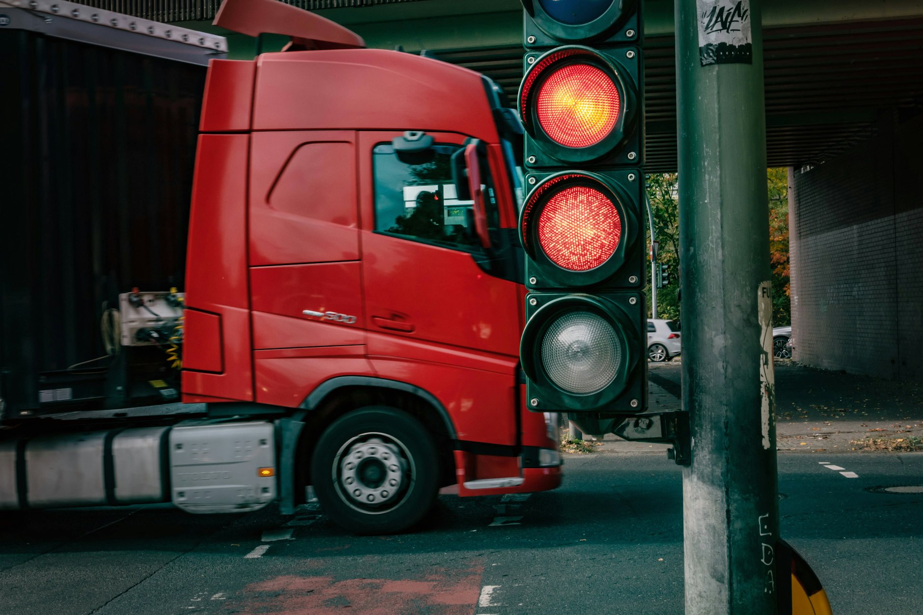 Symbolbild: In Weißensee hat ein Lkw eine Seniorin erfasst. Die Frau starb noch am Unfallort.