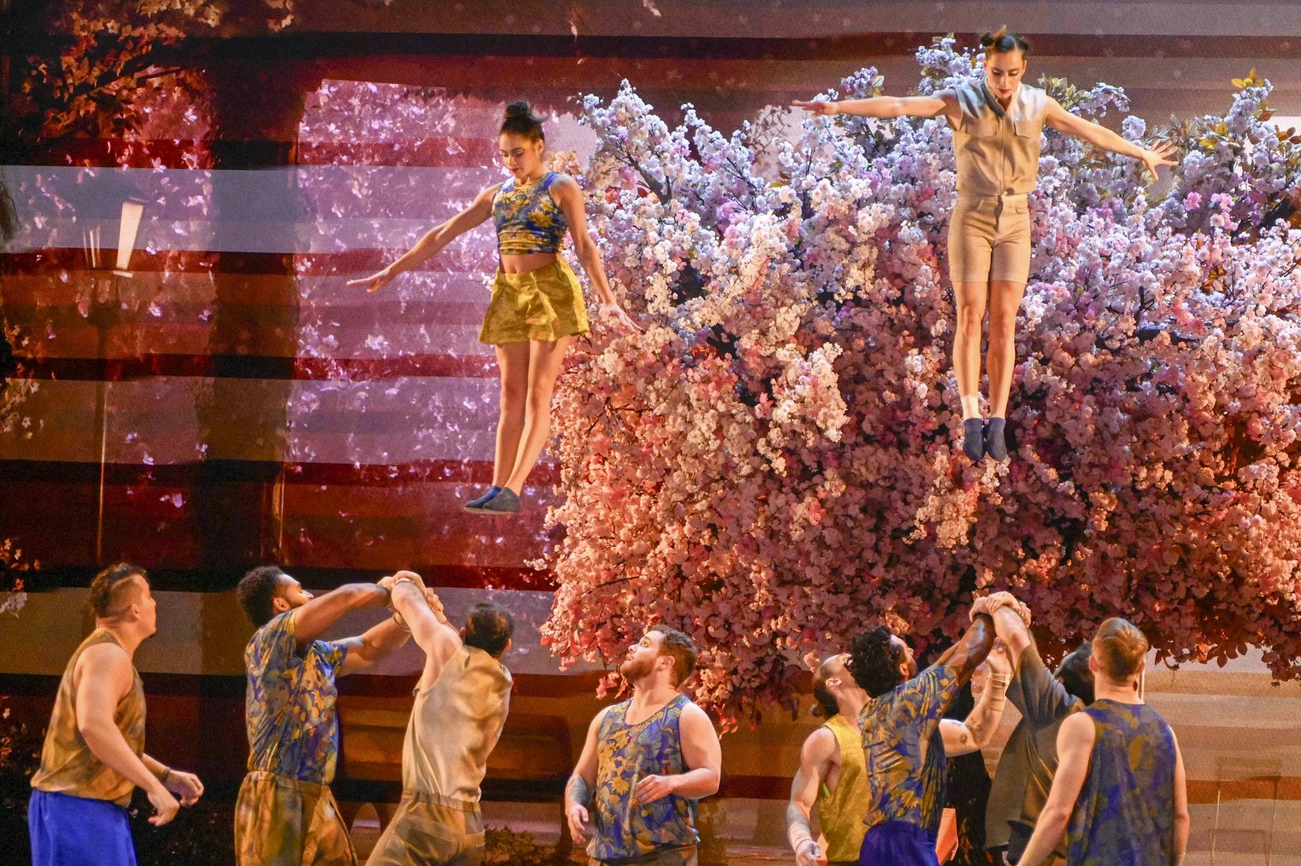 Fliegende Artisten in „Alizé“