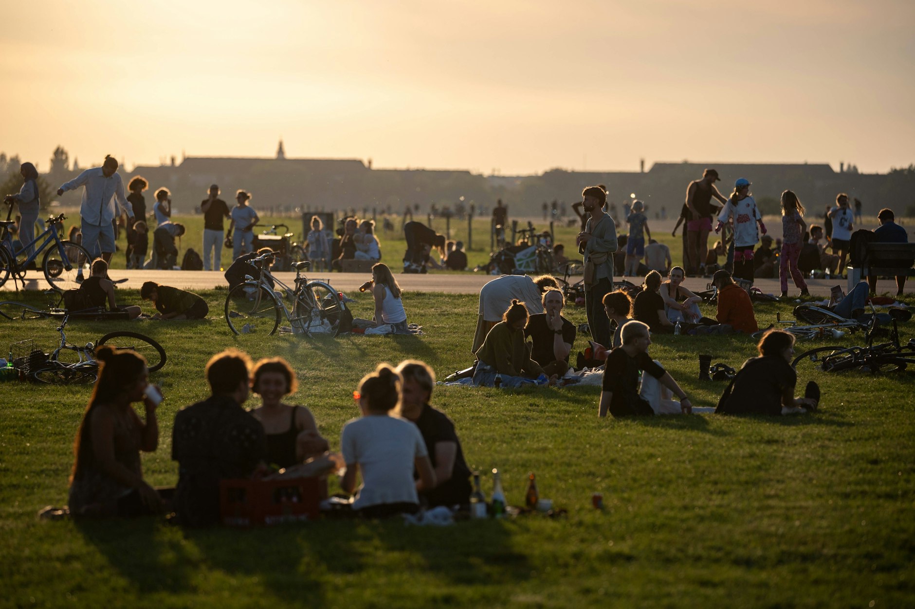 Menschen auf dem Tempelhofer Feld