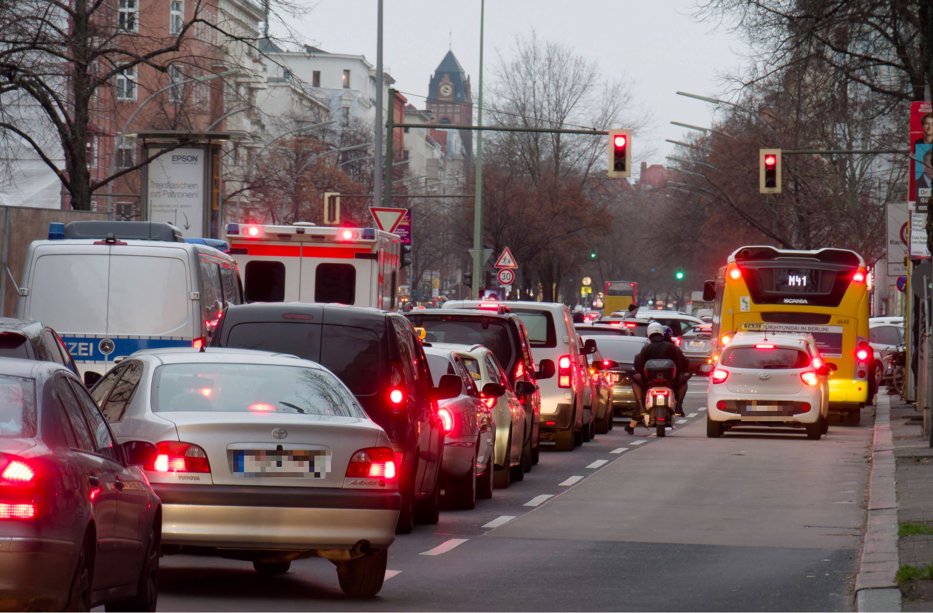 Image - Sonnenallee gesperrt! Hier stockt der Verkehr am Freitag in Berlin