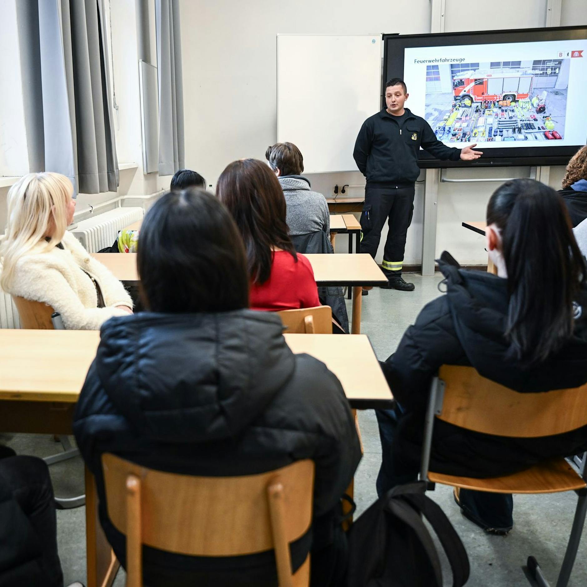 Schulfach Feuerwehr: Berliner Schüler lernen retten und schützen!