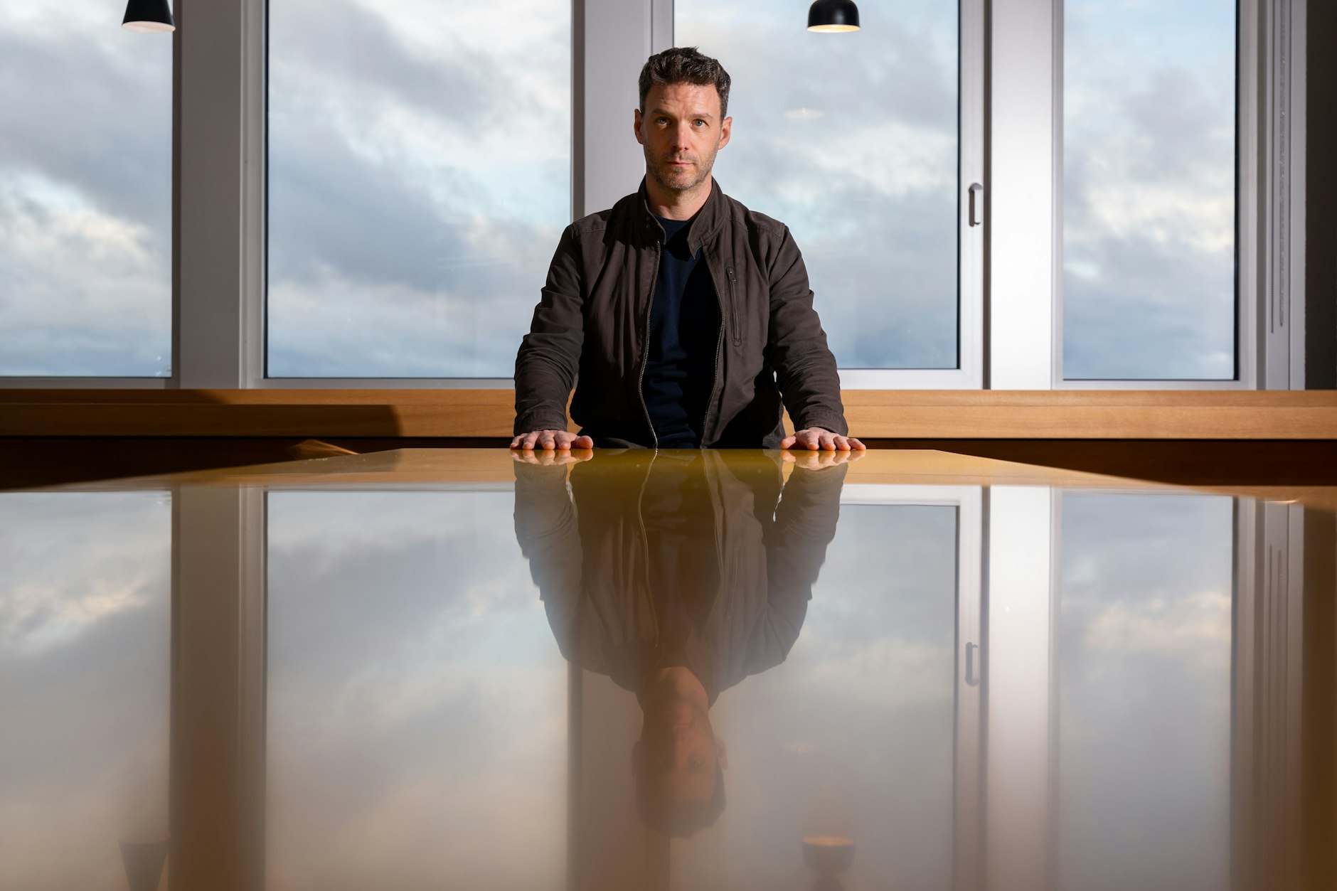 Andrew Lowenthal, Direktor von liber-net, untersucht die staatliche Finanzierung von NGOs und deren Einfluss auf die digitale Meinungsbildung in Deutschland.