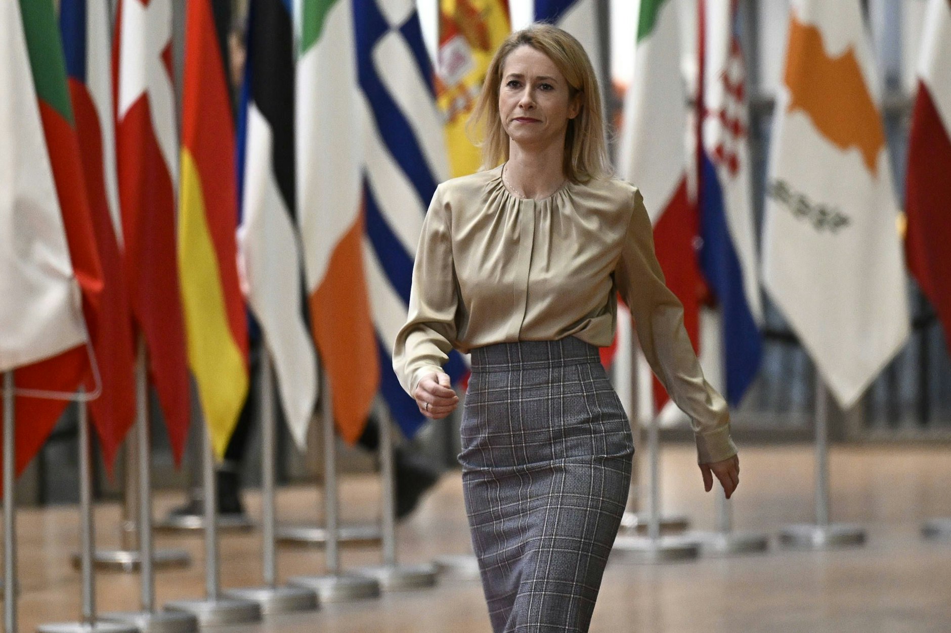 EU-Außenbeauftragte Kaja Kallas kurz bevor sie ihren unbedeutenden Zwei-Punkte-Plan für die Ukraine vorstellt