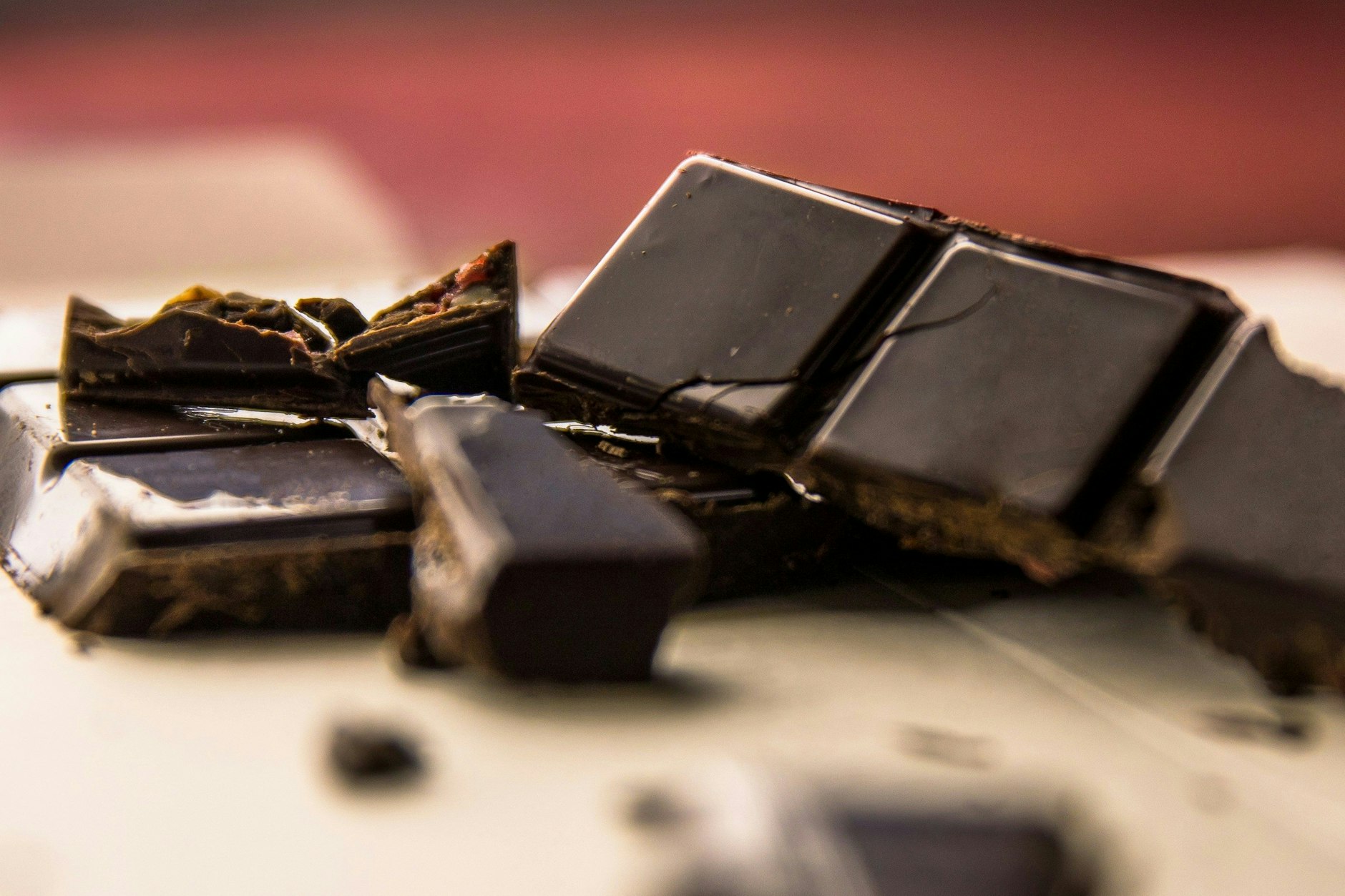 Sieht unschuldig aus, ist aber illegal: In einem Berliner Späti kann man Schokolade versetzt mit psychedelischen Pilzen kaufen.