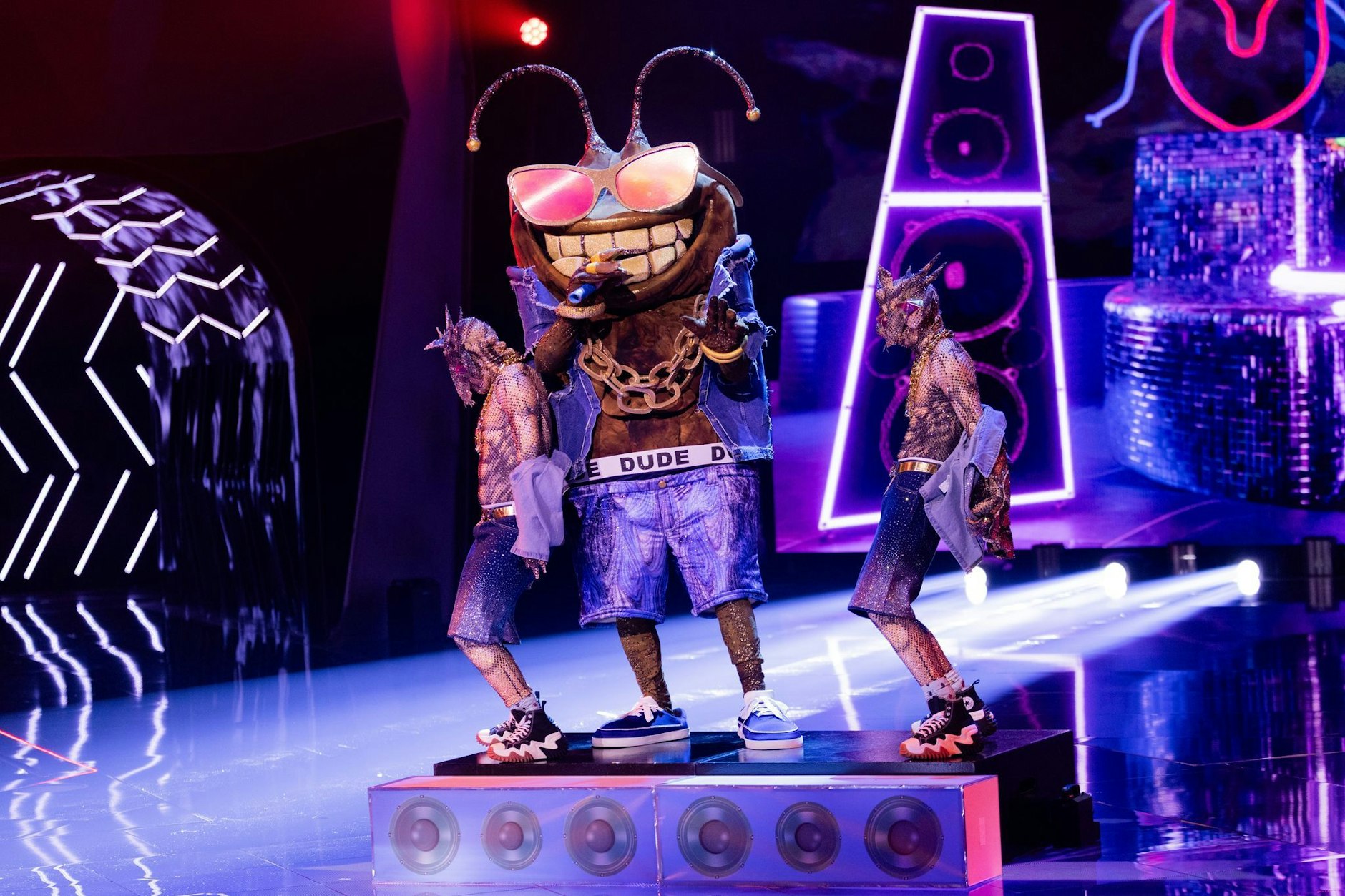 Der Dude bei „Masked Singer“ ist eine Stinkwanze - darin soll sich angeblich Evil Jared Hasselhoff verbergen.