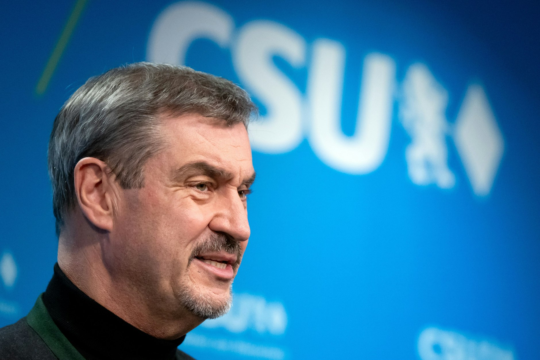 Markus Söder (CSU), Parteivorsitzender und Ministerpräsident von Bayern, gibt zu Beginn der Klausurtagung des CSU-Parteivorstands ein Pressestatement.