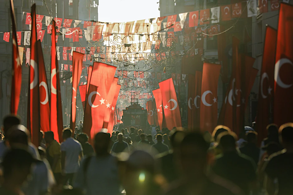 Die Einkaufsstraße Istiklal in Istanbul. In der Millionenmetropole werden immer mehr rätselhafte Erkrankungen und Todesfälle von Touristen bekannt.