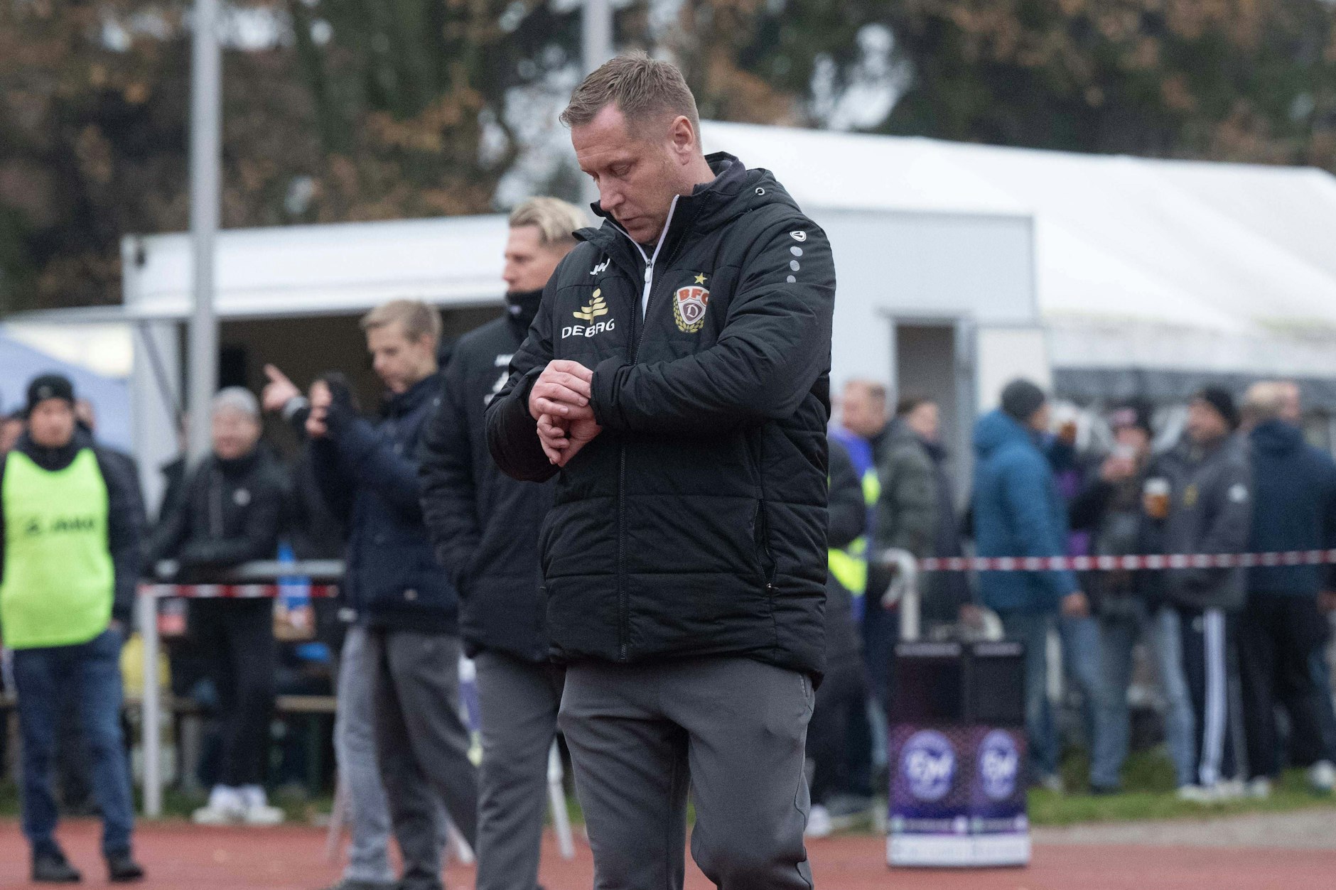 BFC-Trainer Dennis Kutrieb (45) weiß, dass in Hohenschönhause die Stunde geschlagen hat. Gegen Luckenwalde muss ein Sieg her. 