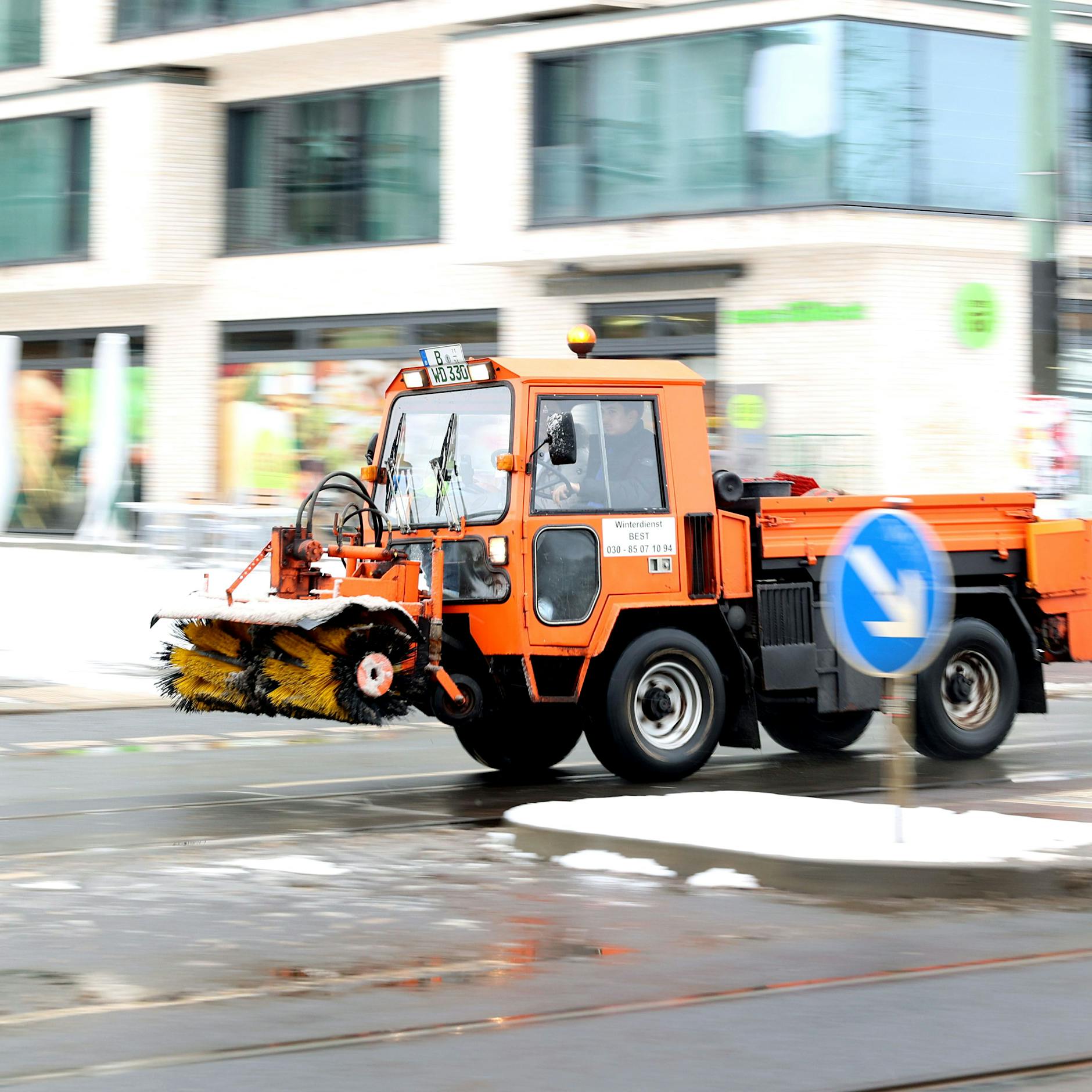 Schnee und Blitzeis: Das Tief Ulf kommt mit Glätte-Chaos