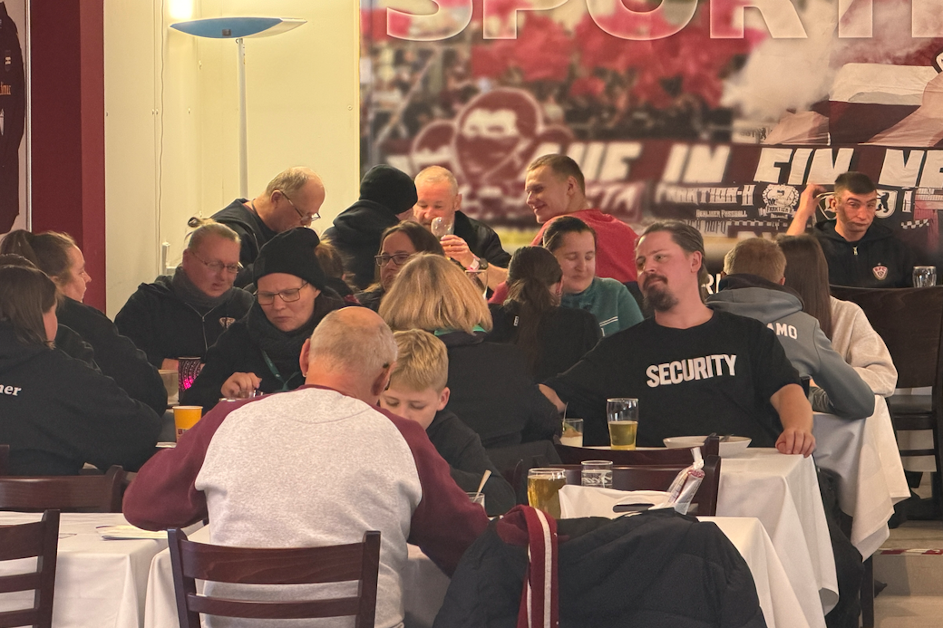 Starke Aktion: Der BFC lud nach der Absage des Spiels gegen Luckenwalde die Helfer in Dynamos VIP-Bereich zum Essen ein.