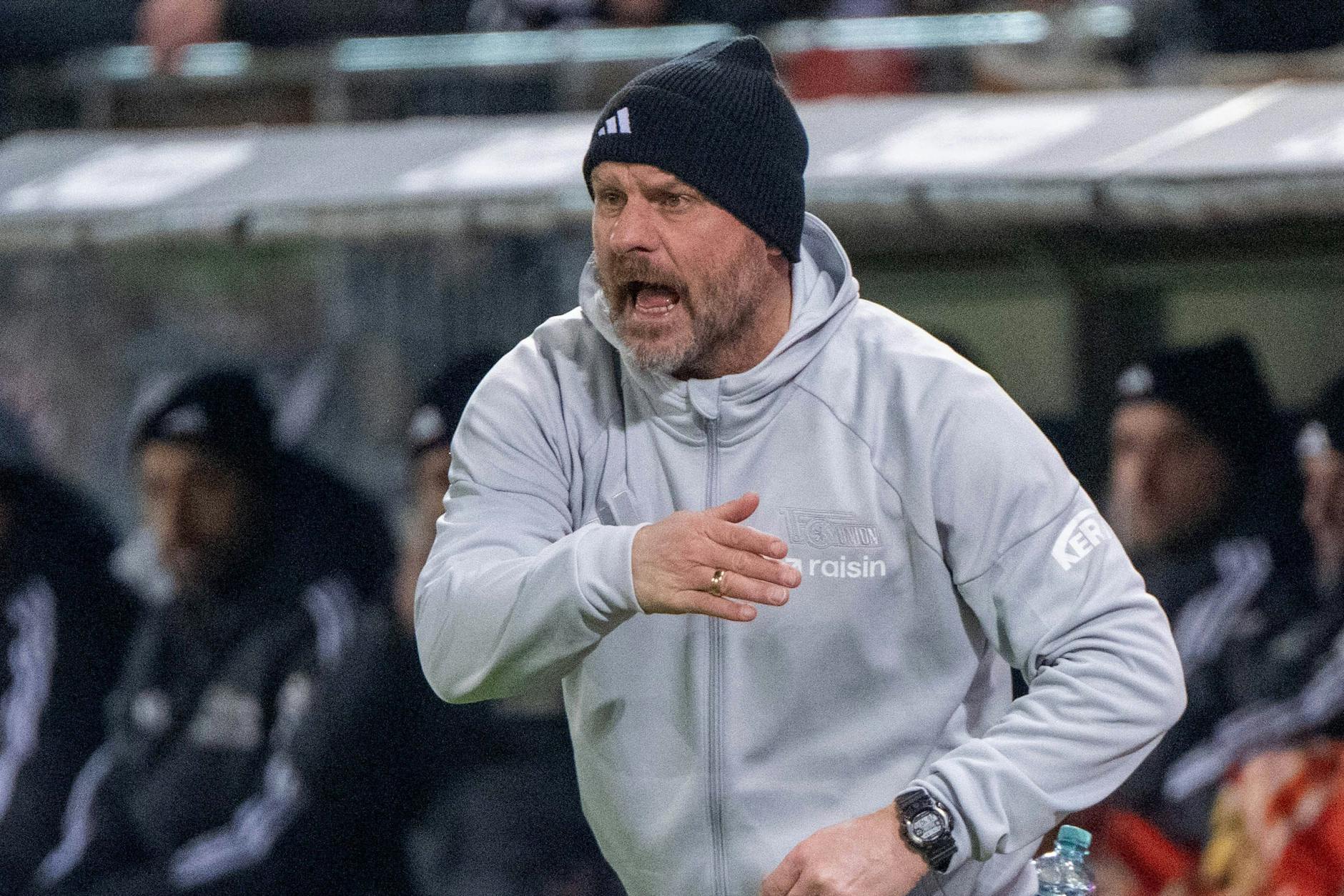 Union-Trainer Steffen Baumgart heizte wie immer seinen Spieler von der Seitenlinie ein.