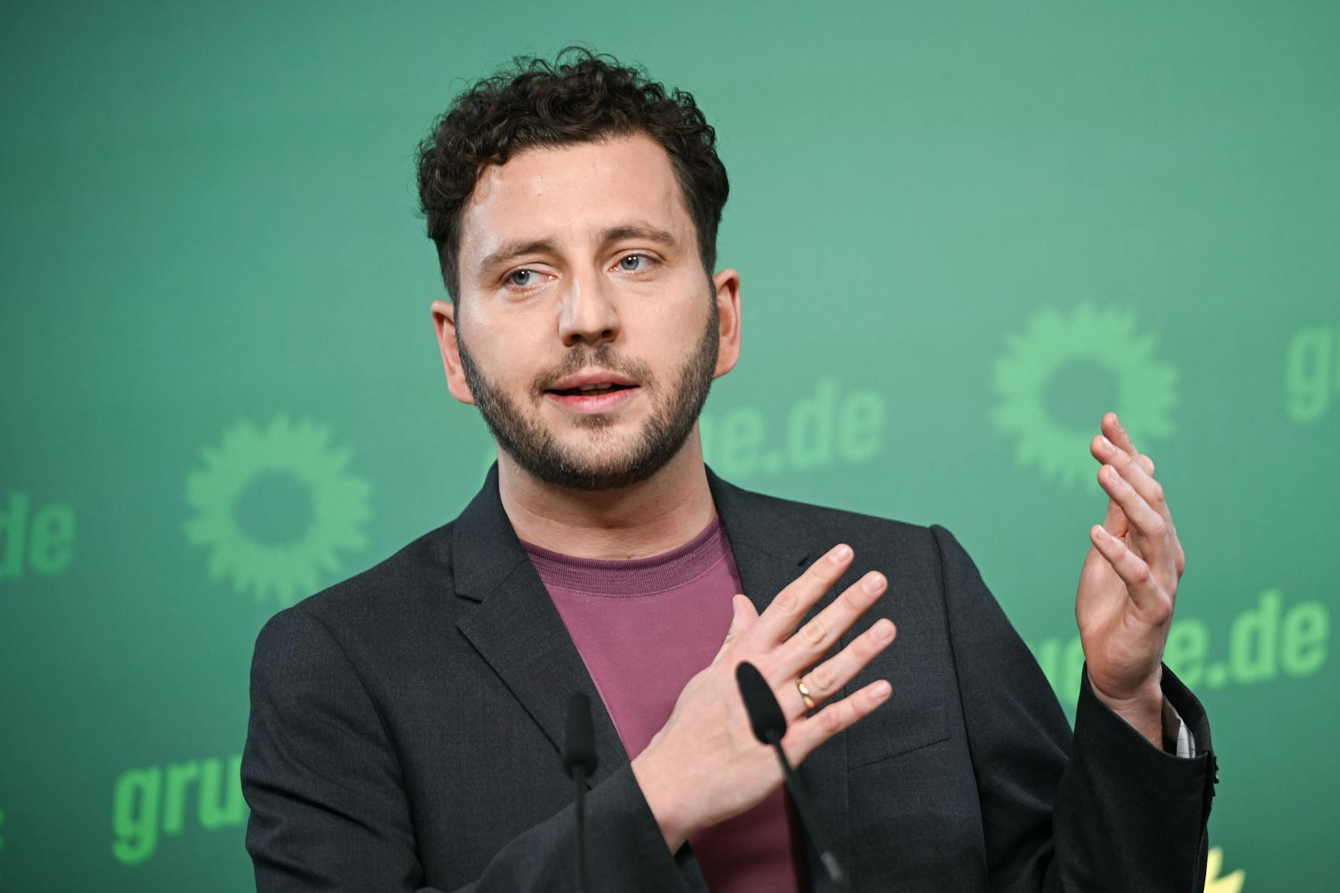 Felix Banaszak, Bundesvorsitzender Bündnis 90/die Grünen, will dem Rentenpaket nicht zustimmen.